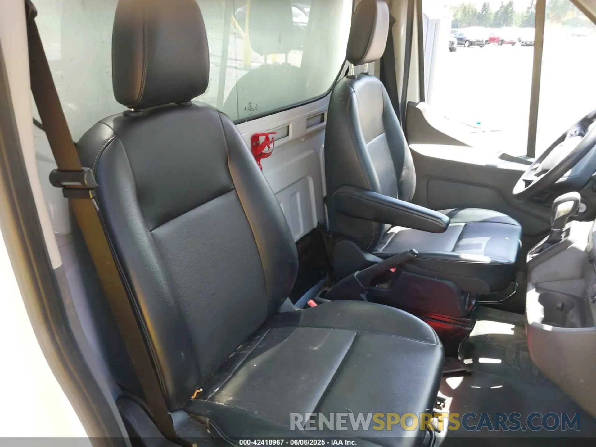 8 Photograph of a damaged car 1FDBF6Z82MKA96495 FORD TRANSIT-350 CAB 2021