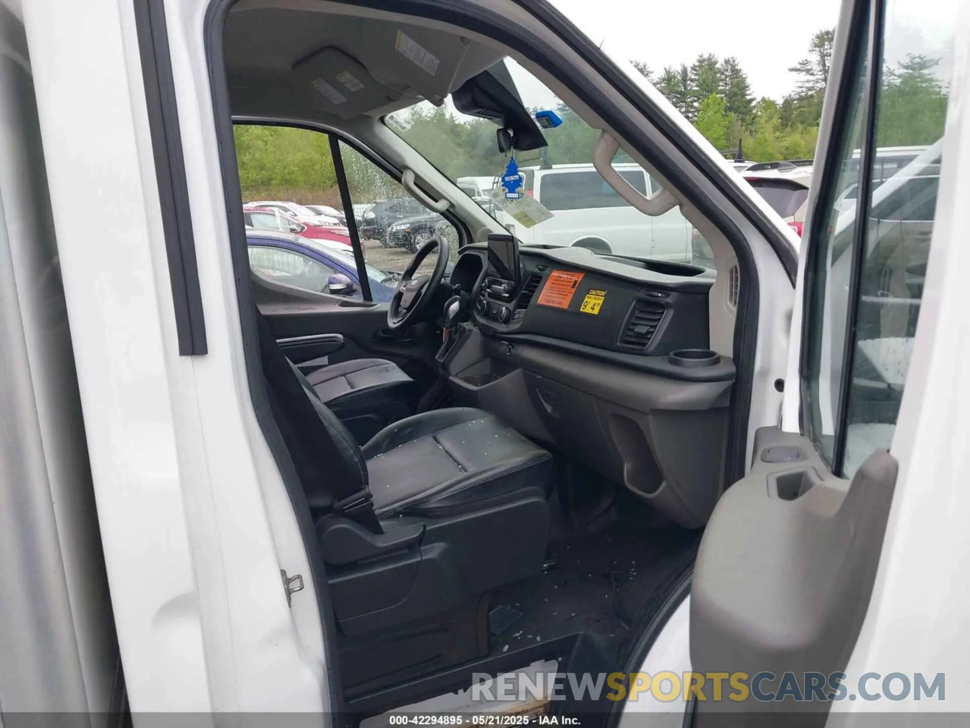 5 Photograph of a damaged car 1FDBF6Z84MKA80671 FORD TRANSIT-350 CAB 2021