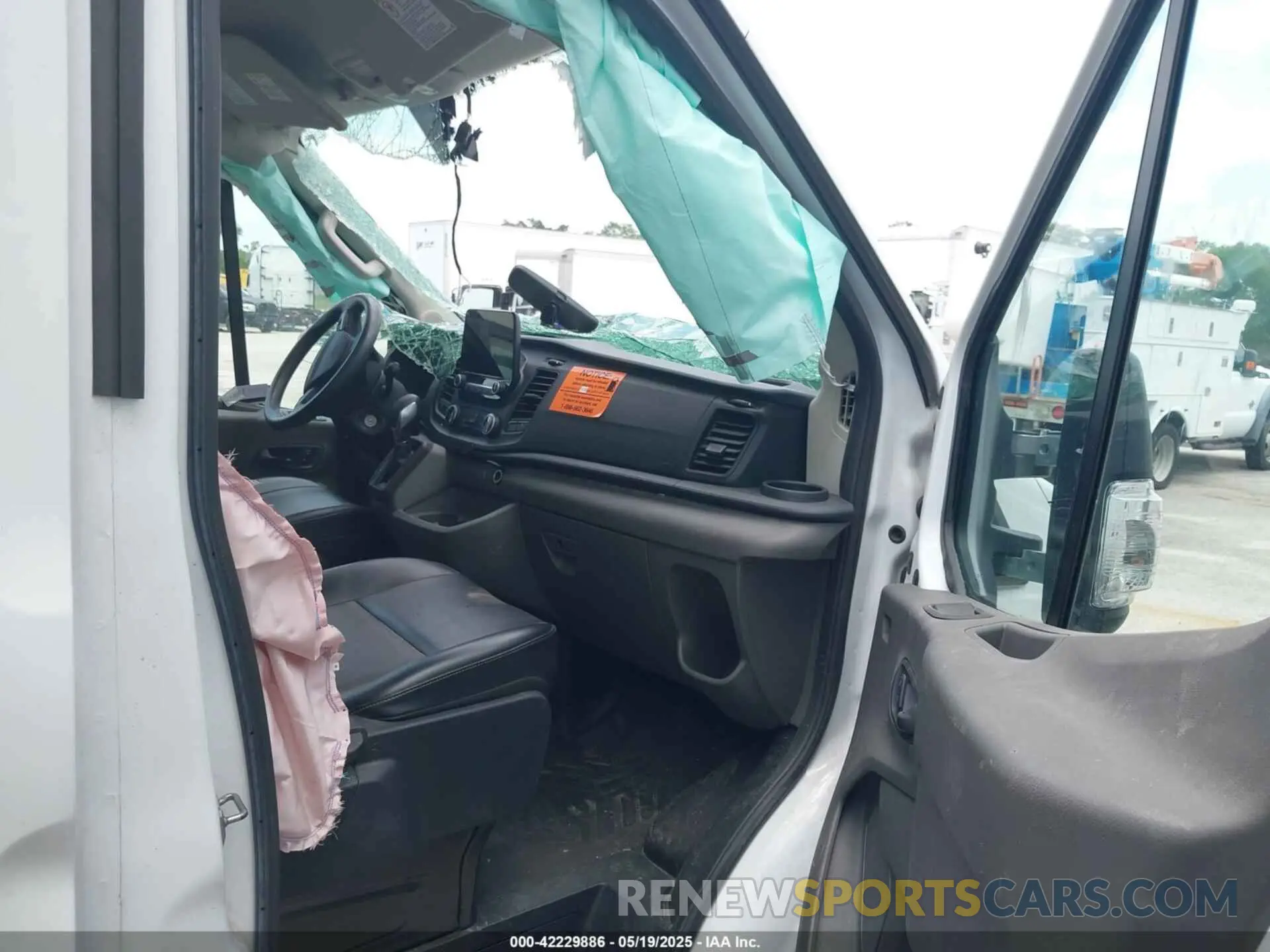 5 Photograph of a damaged car 1FDBF6Z87MKA43002 FORD TRANSIT-350 CAB 2021
