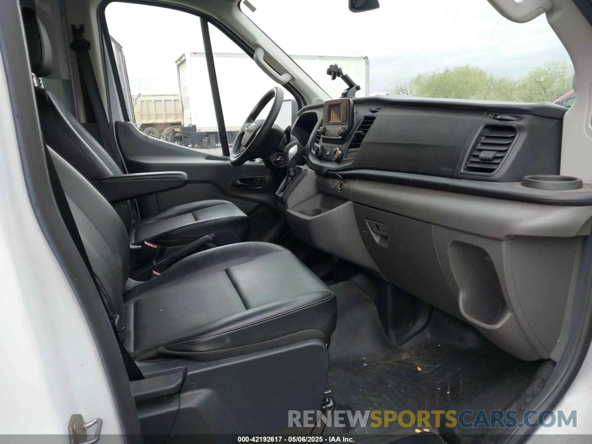 5 Photograph of a damaged car 1FTBW3X87LKB58655 FORD TRANSIT-350 CARGO VAN 2020