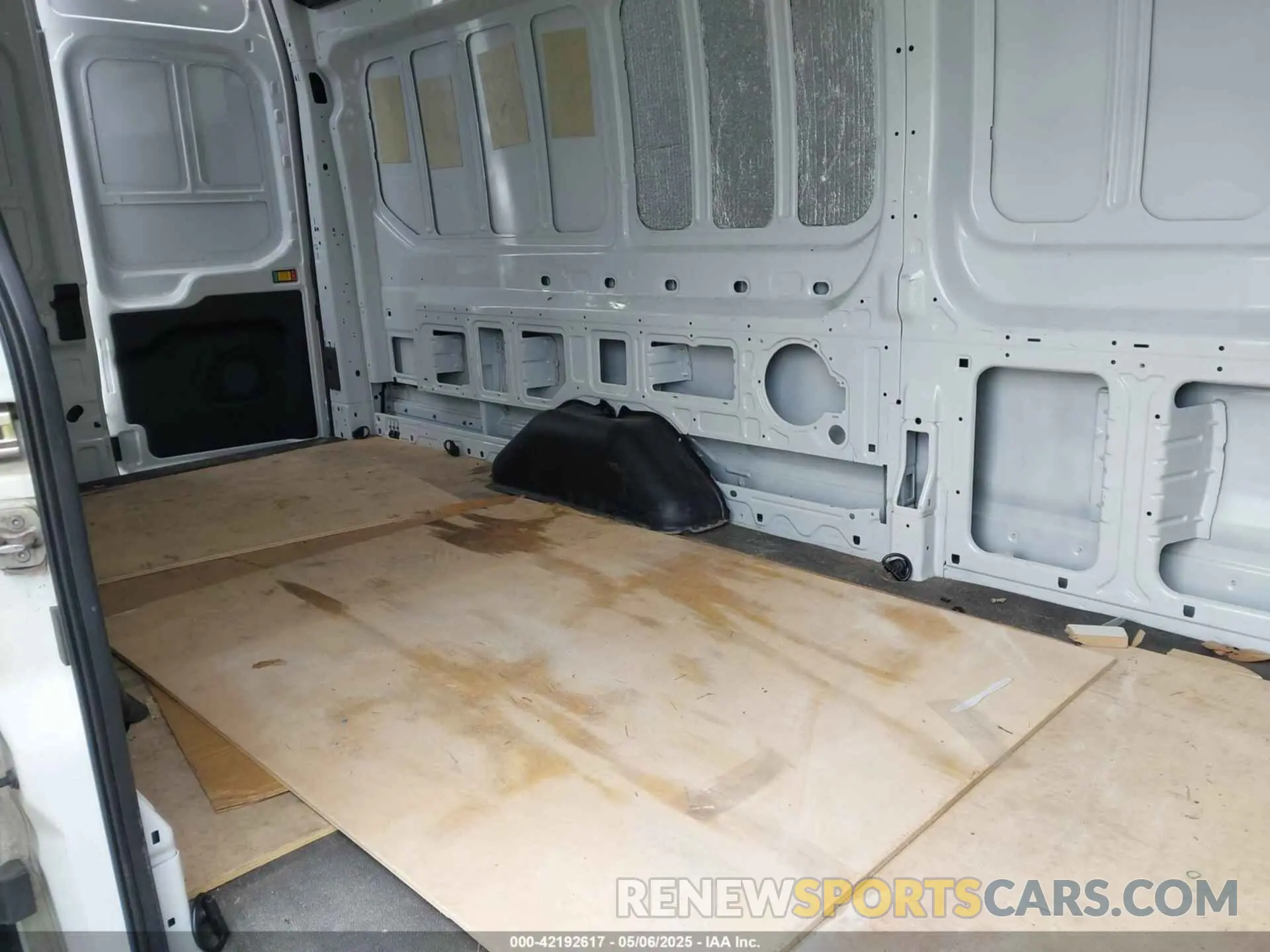 8 Photograph of a damaged car 1FTBW3X87LKB58655 FORD TRANSIT-350 CARGO VAN 2020