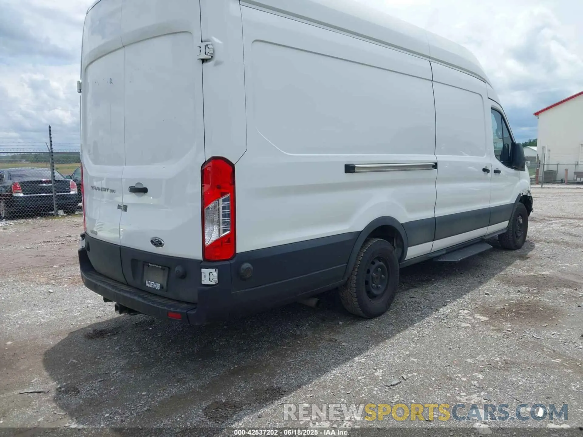 4 Photograph of a damaged car 1FTBW3XG0LKB35256 FORD TRANSIT-350 CARGO VAN 2020
