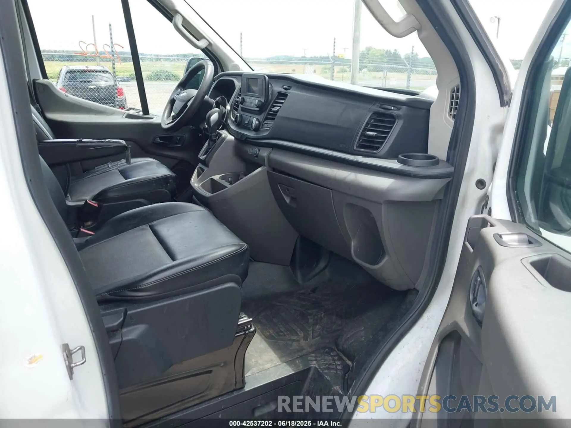 5 Photograph of a damaged car 1FTBW3XG0LKB35256 FORD TRANSIT-350 CARGO VAN 2020
