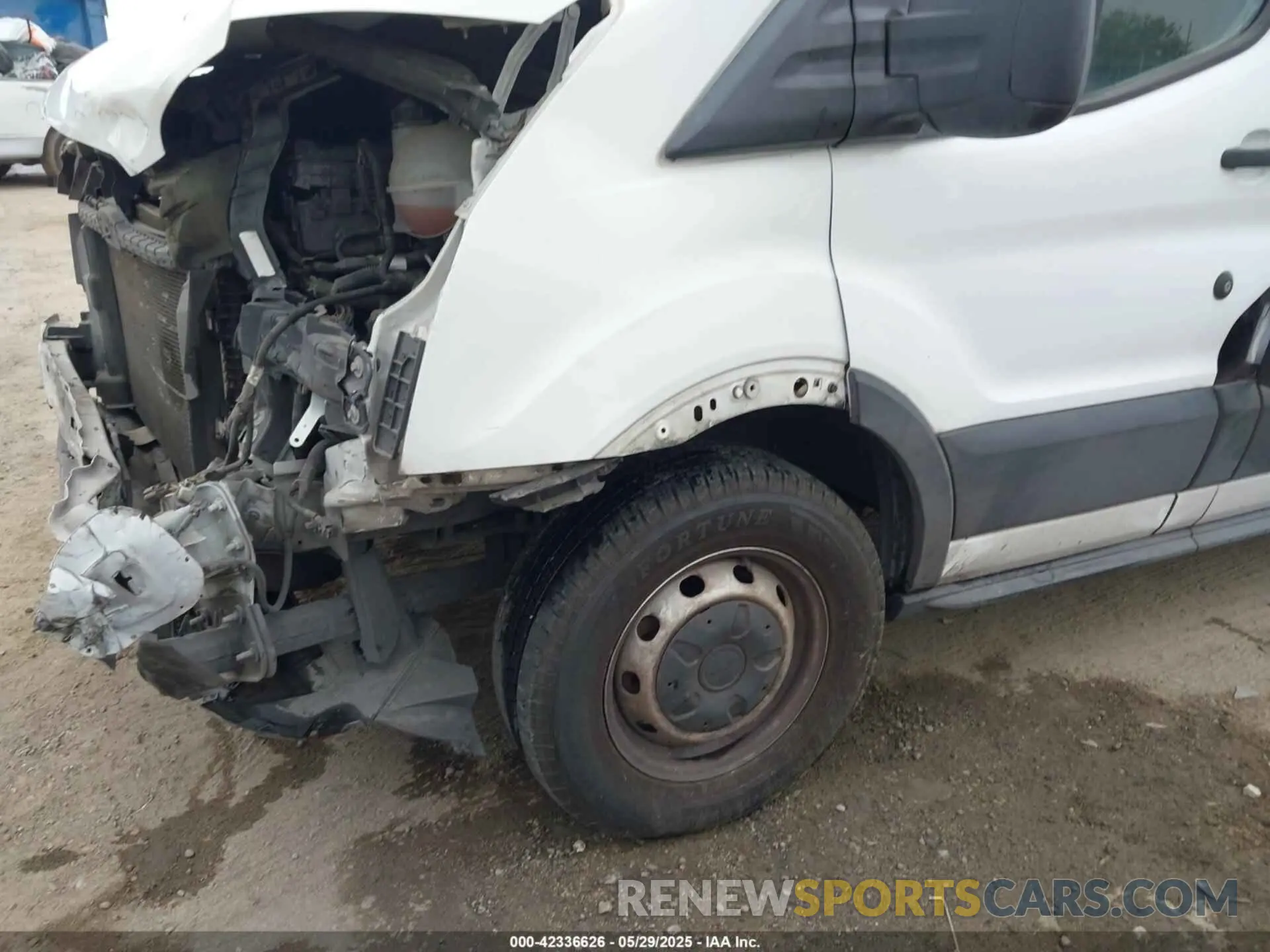 19 Photograph of a damaged car 1FTBW3XG8LKA54375 FORD TRANSIT-350 CARGO VAN 2020
