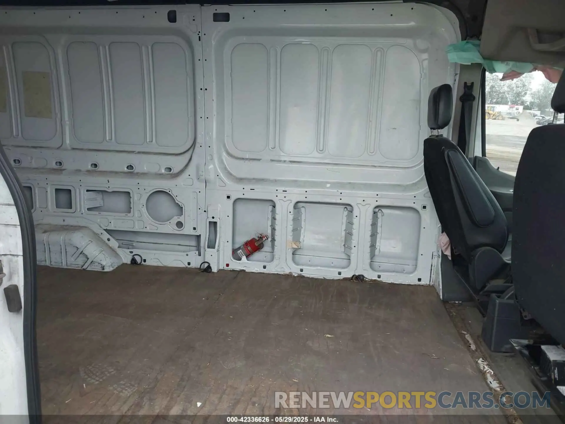 8 Photograph of a damaged car 1FTBW3XG8LKA54375 FORD TRANSIT-350 CARGO VAN 2020