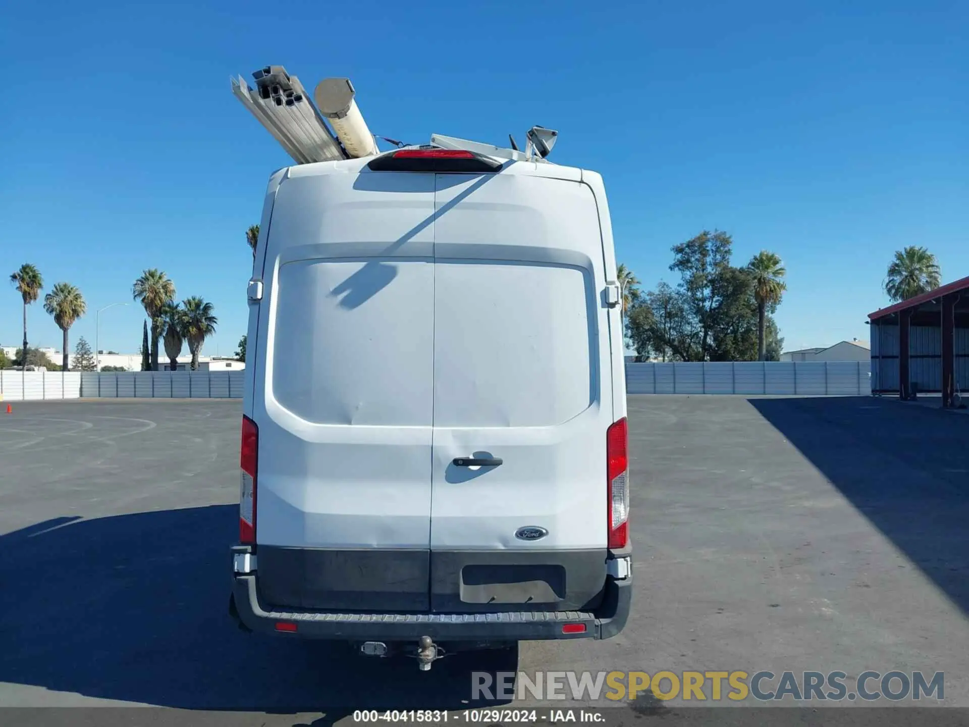 17 Photograph of a damaged car 1FTBF4X82MKA74167 FORD TRANSIT-350 CARGO VAN 2021