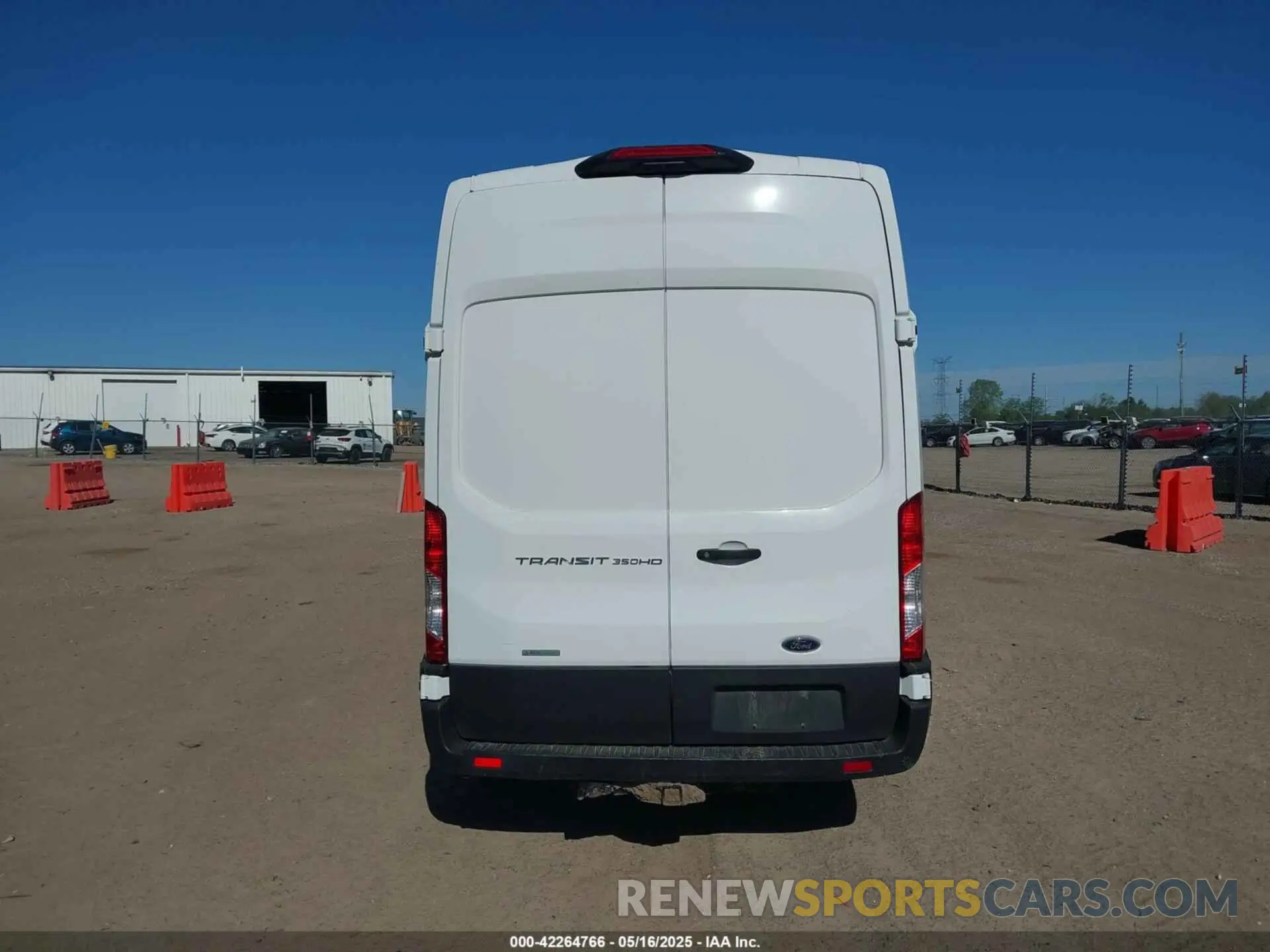 17 Photograph of a damaged car 1FTBF4XG6MKA37193 FORD TRANSIT-350 CARGO VAN 2021