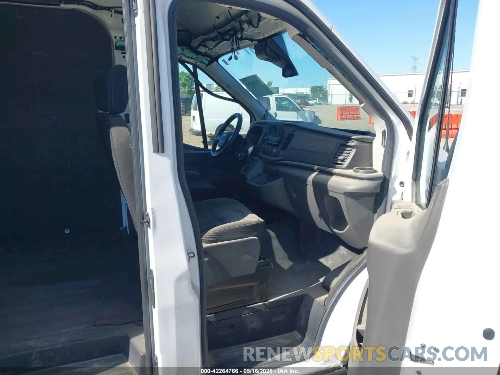 5 Photograph of a damaged car 1FTBF4XG6MKA37193 FORD TRANSIT-350 CARGO VAN 2021
