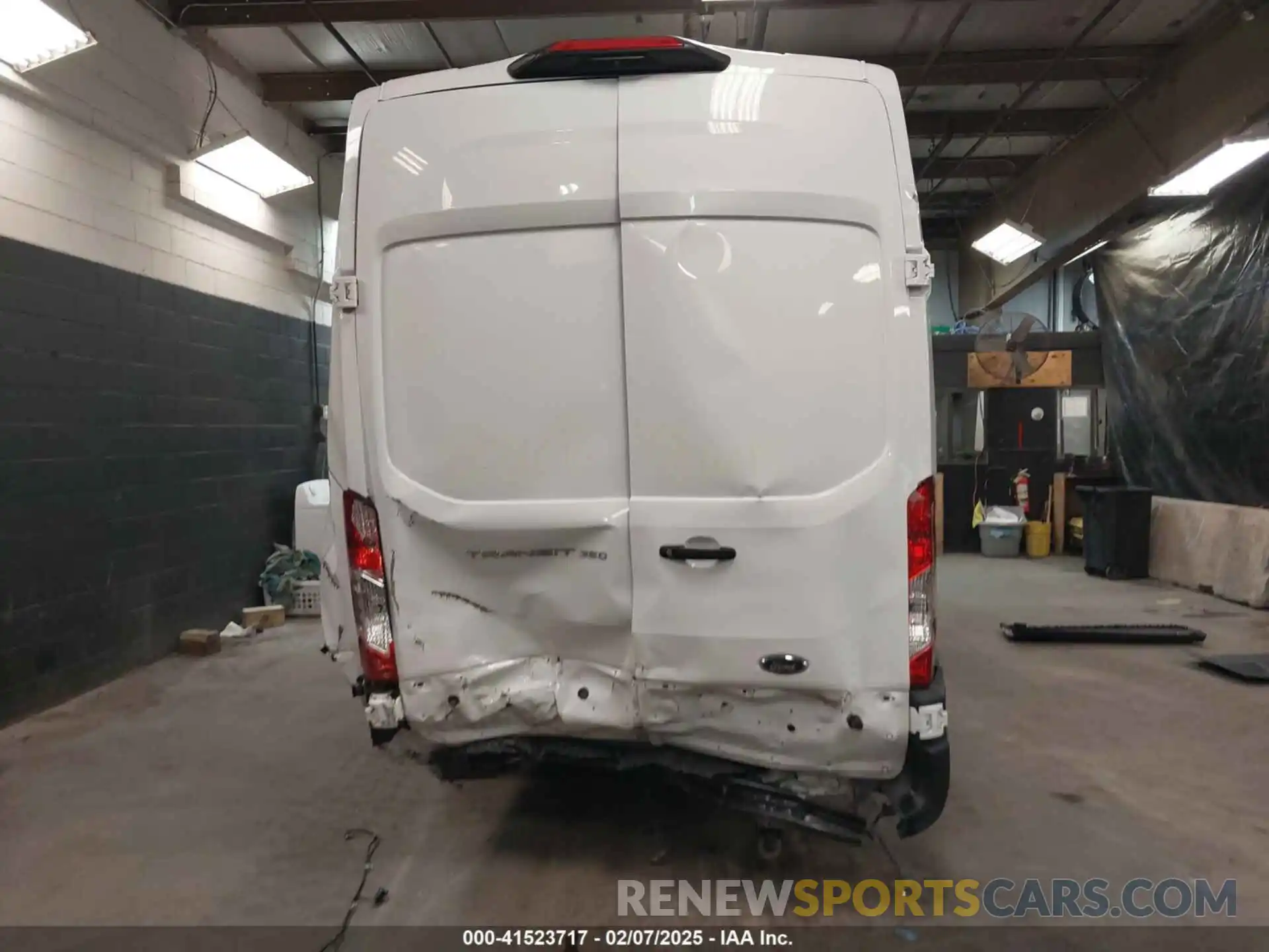 17 Photograph of a damaged car 1FTBW3X83MKA06759 FORD TRANSIT-350 CARGO VAN 2021