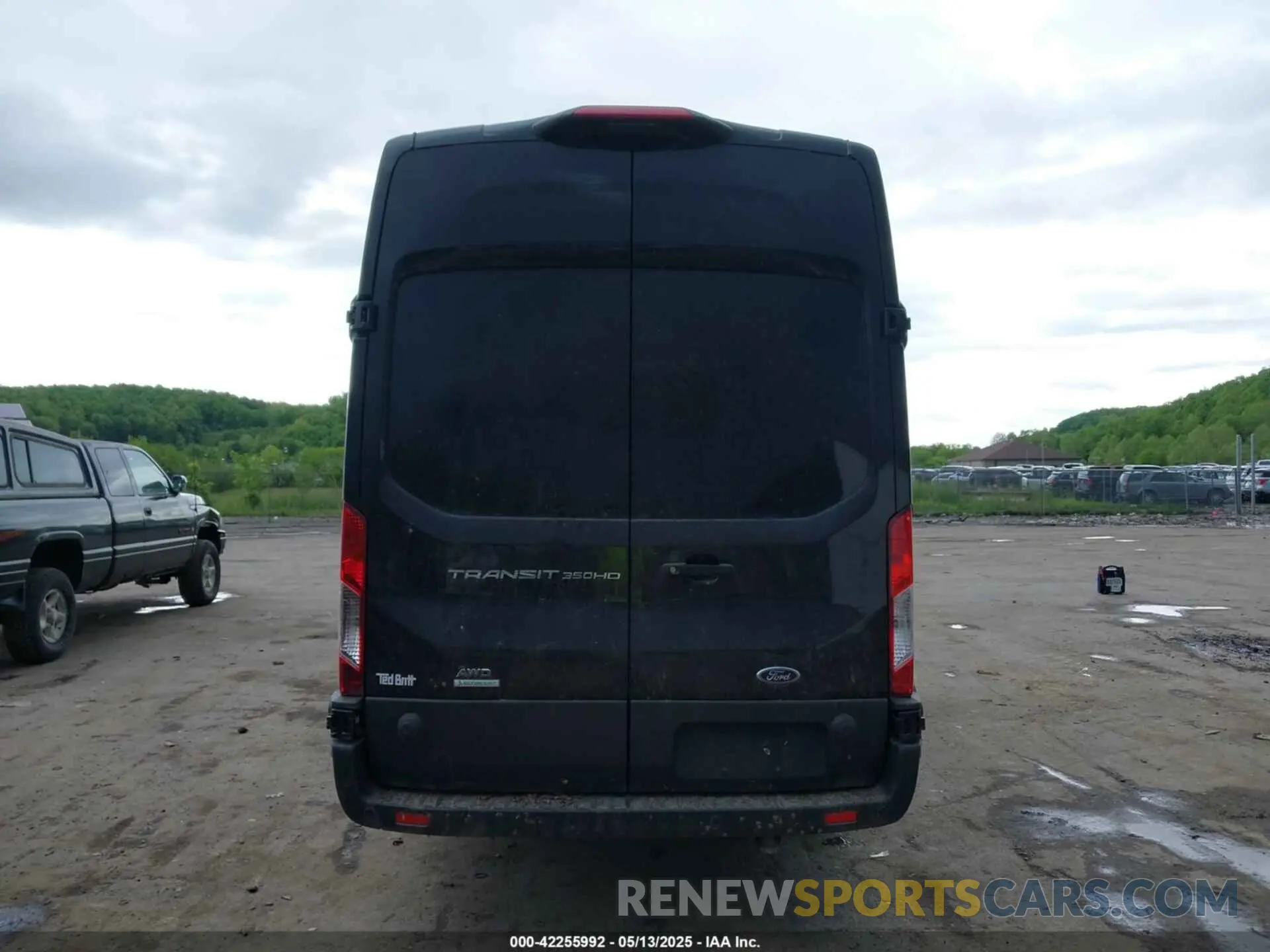 17 Photograph of a damaged car 1FTBF4UG4NKA60882 FORD TRANSIT-350 CARGO VAN 2022