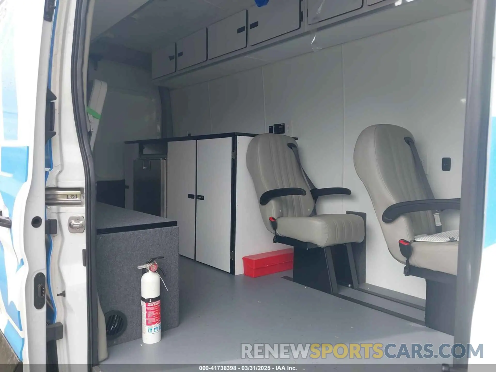8 Photograph of a damaged car 1FTBW3U85NKA85308 FORD TRANSIT-350 CARGO VAN 2022
