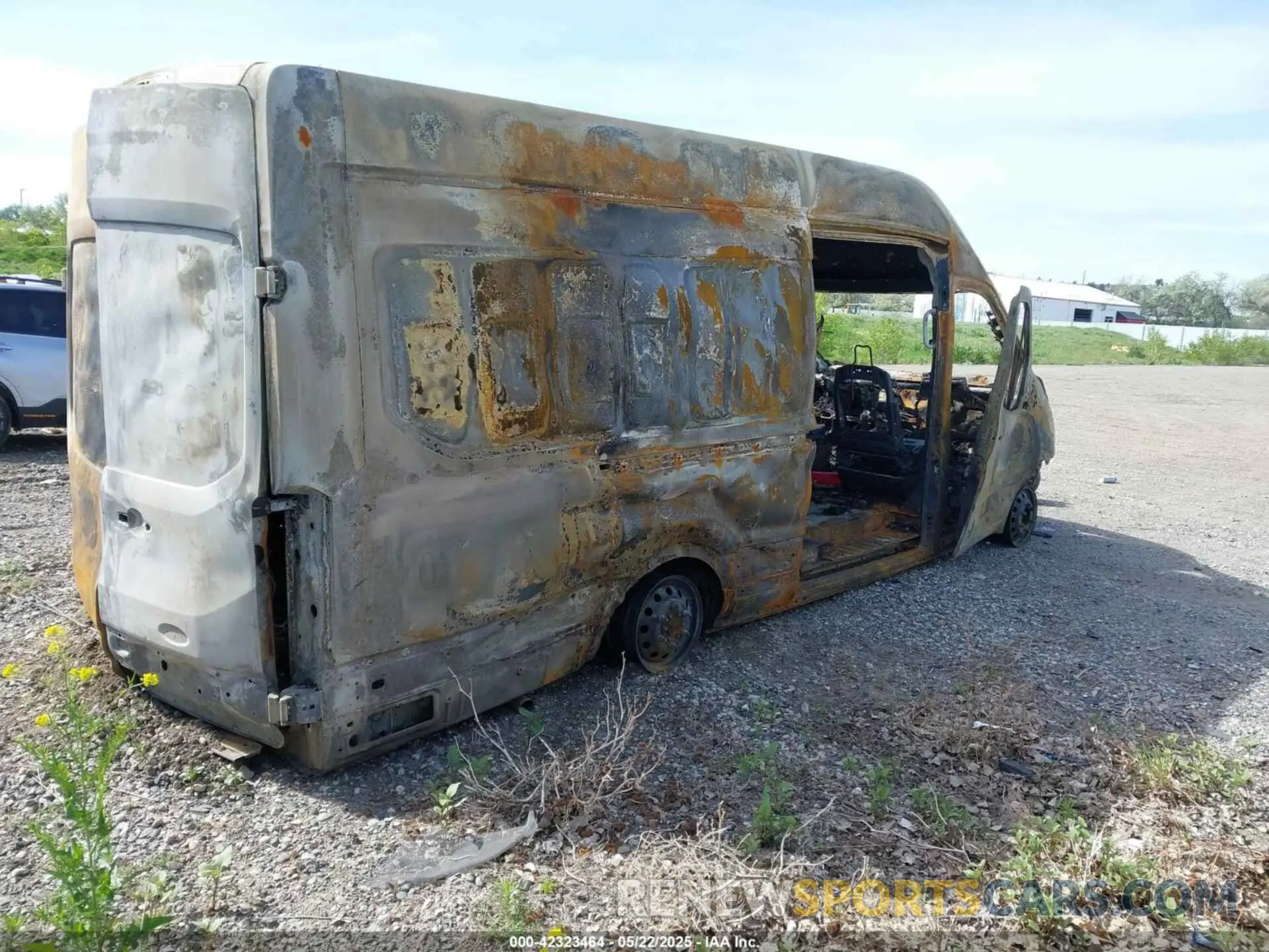4 Photograph of a damaged car 1FTBW3U86NKA51247 FORD TRANSIT-350 CARGO VAN 2022