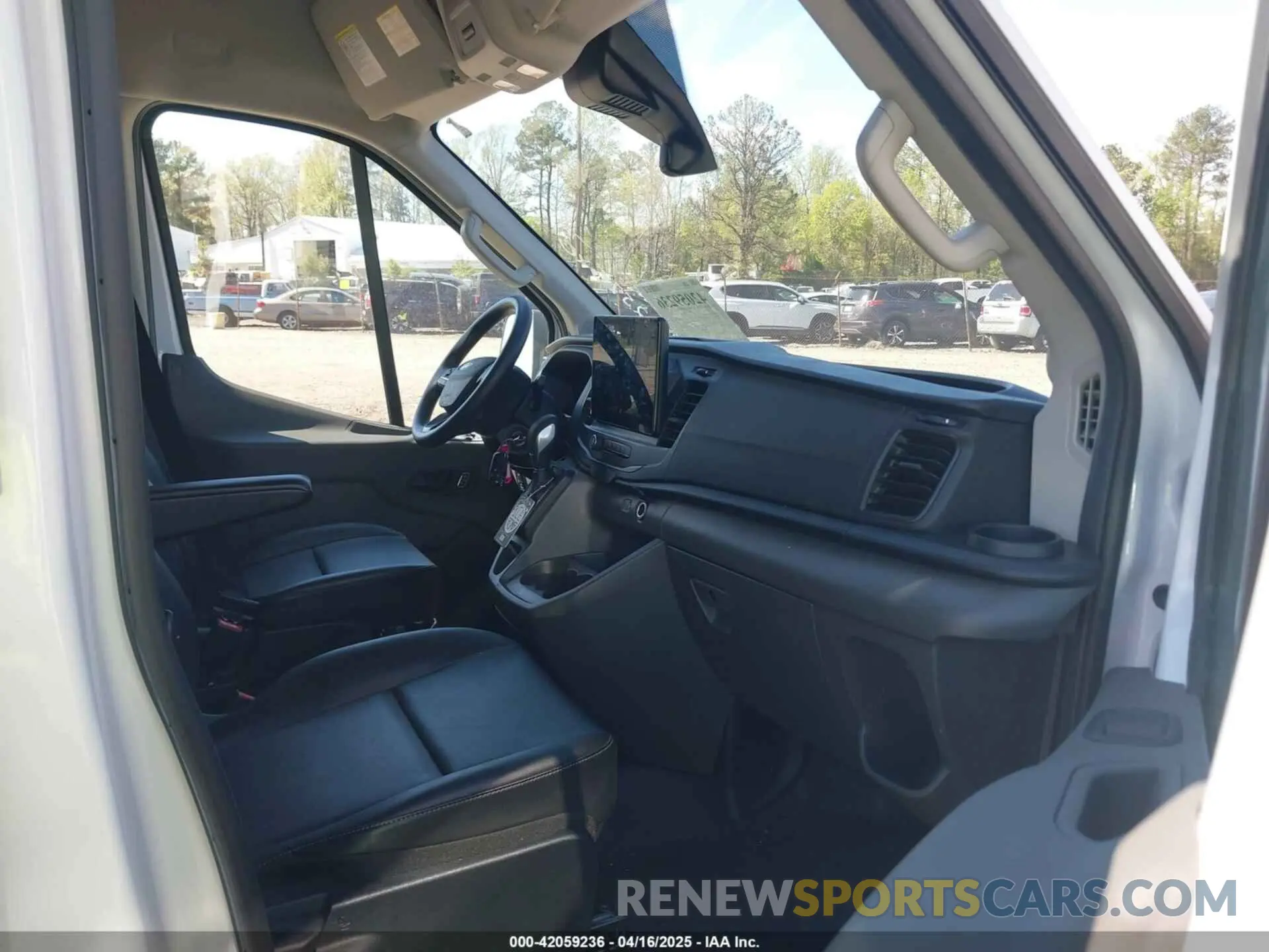 5 Photograph of a damaged car 1FTBW3X80NKA69156 FORD TRANSIT-350 CARGO VAN 2022