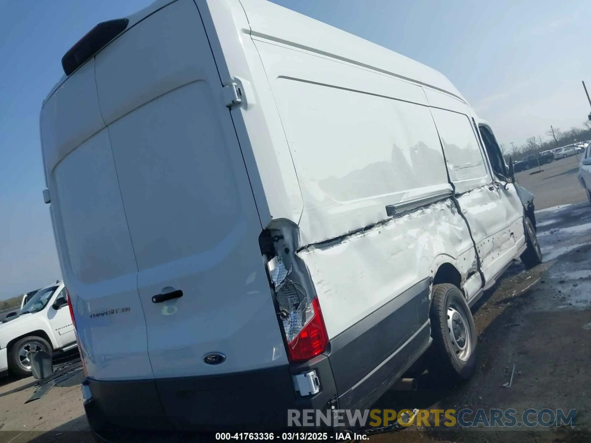 4 Photograph of a damaged car 1FTBW3X81NKA04543 FORD TRANSIT-350 CARGO VAN 2022