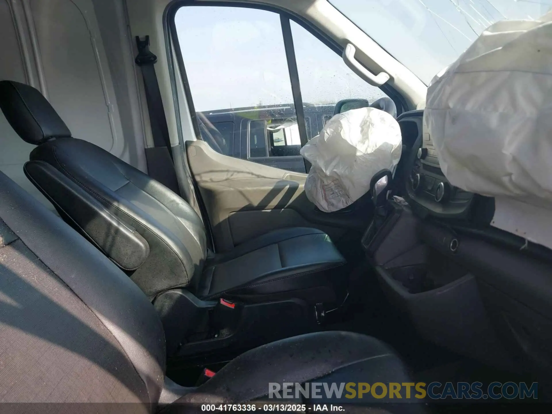 5 Photograph of a damaged car 1FTBW3X81NKA04543 FORD TRANSIT-350 CARGO VAN 2022