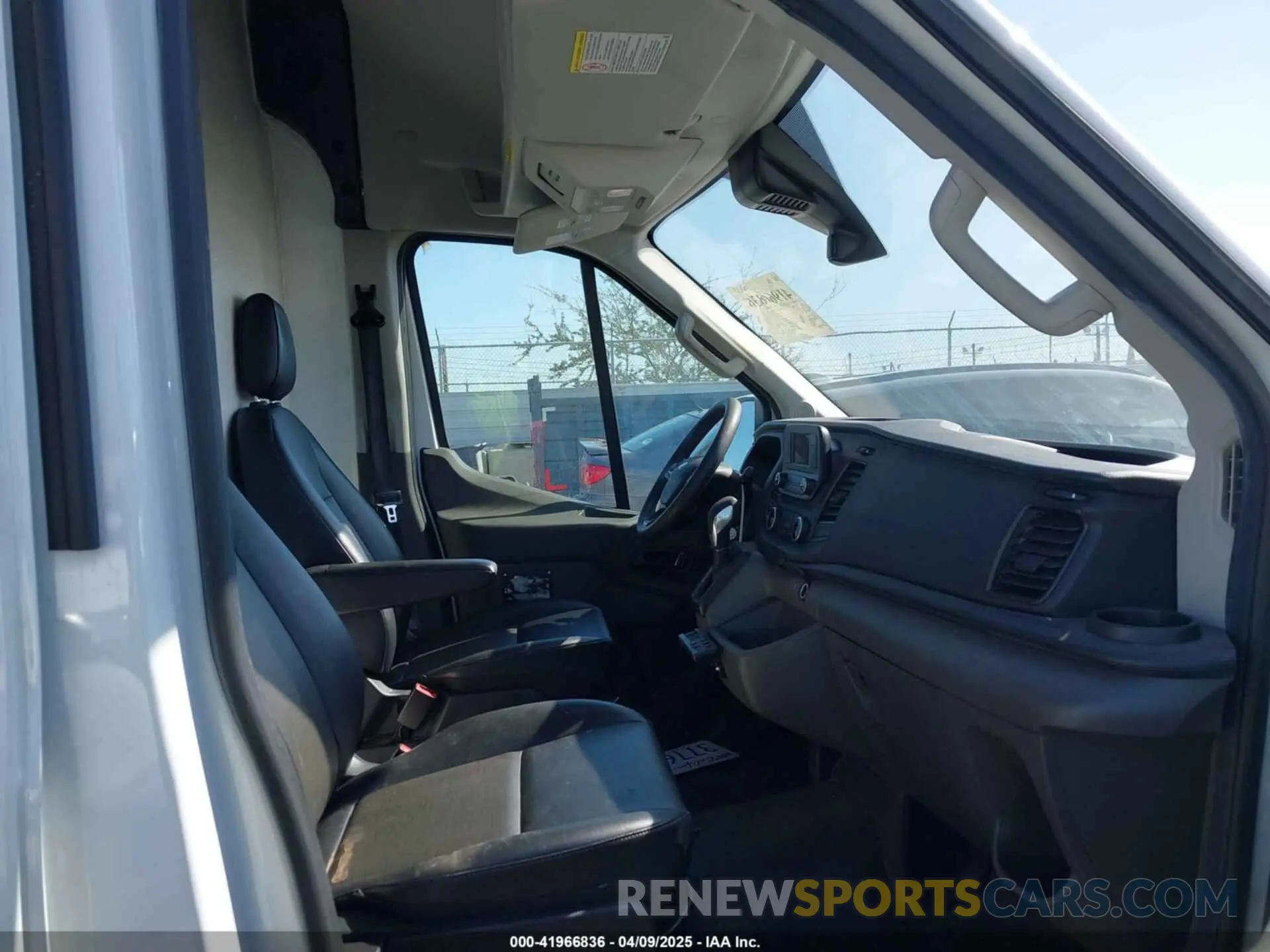 5 Photograph of a damaged car 1FTBW3X83NKA36099 FORD TRANSIT-350 CARGO VAN 2022