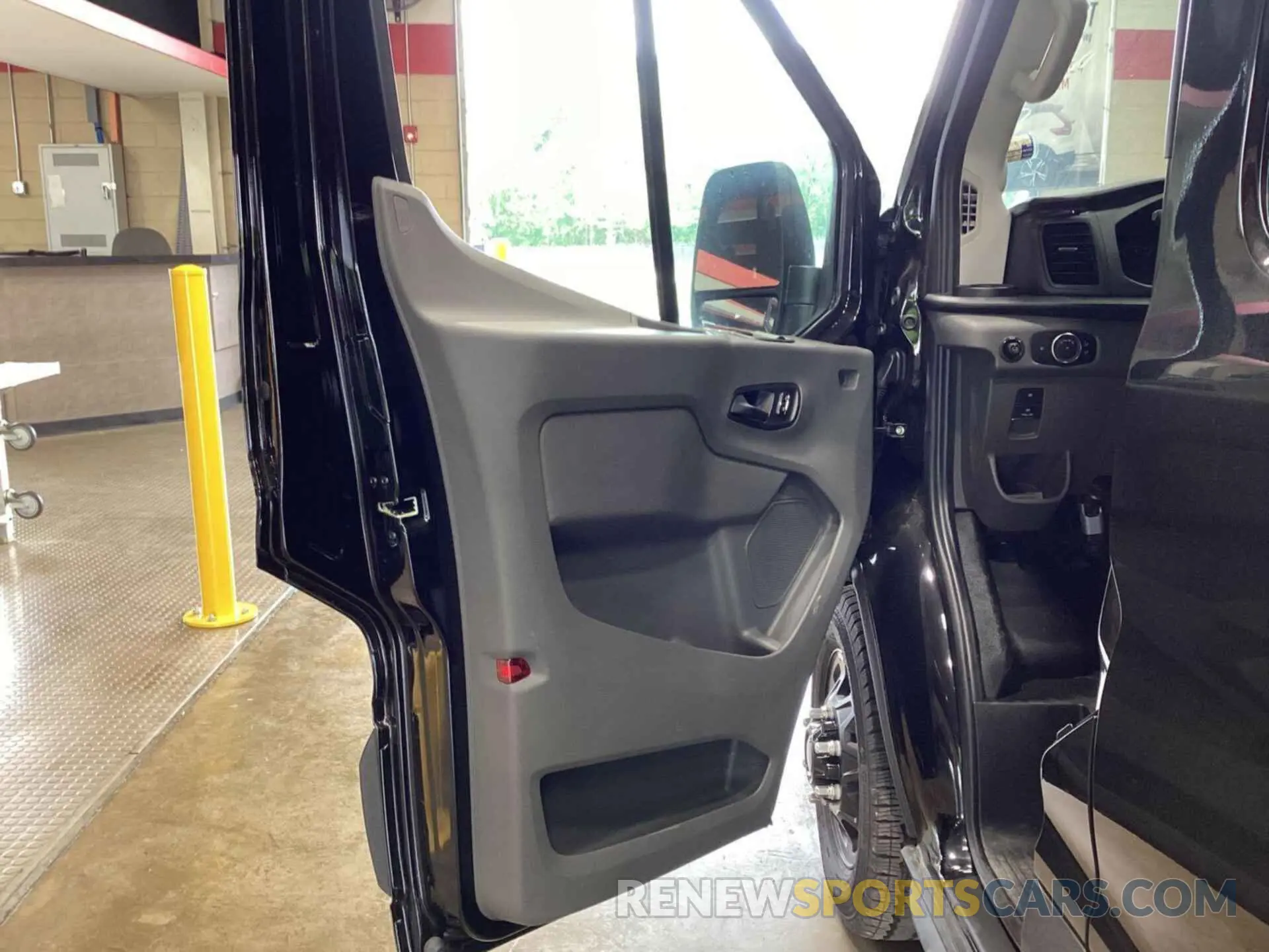 24 Photograph of a damaged car 1FTBW3X80PKC12481 FORD TRANSIT-350 CARGO VAN 2023