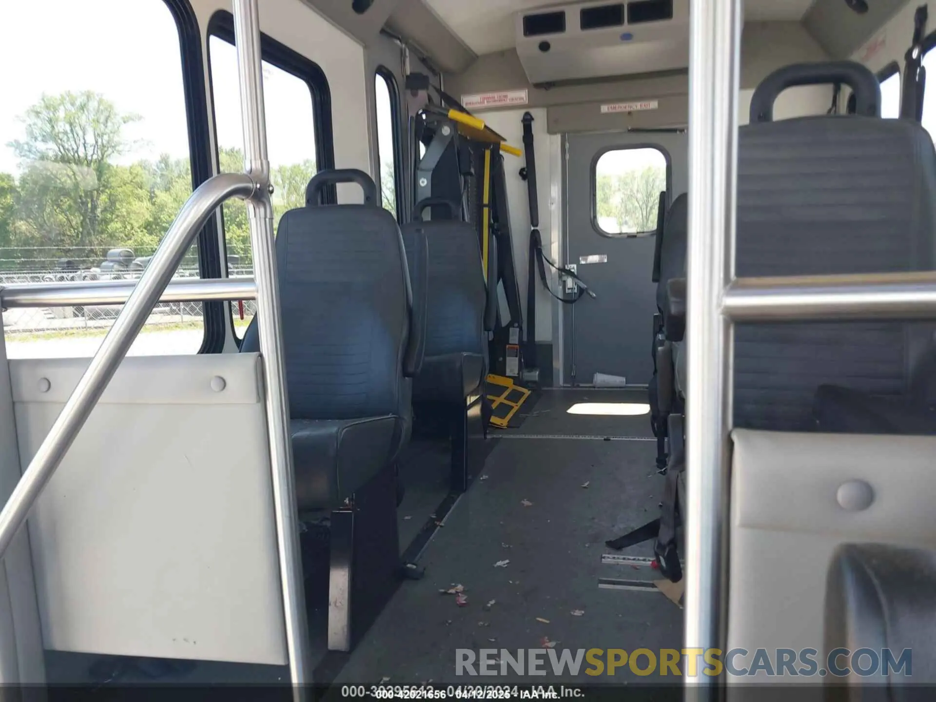 6 Photograph of a damaged car 1FDEU6PGXLKB18691 FORD TRANSIT-350 CUTAWAY 2020
