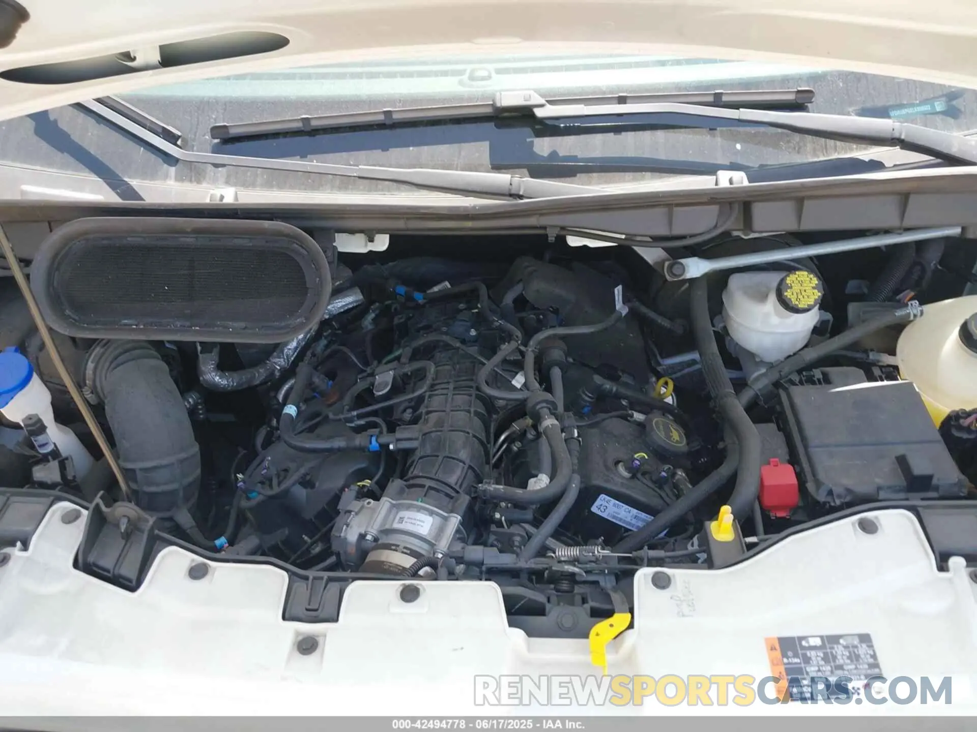10 Photograph of a damaged car 1FDRU8PG2LKB50922 FORD TRANSIT-350 CUTAWAY 2020