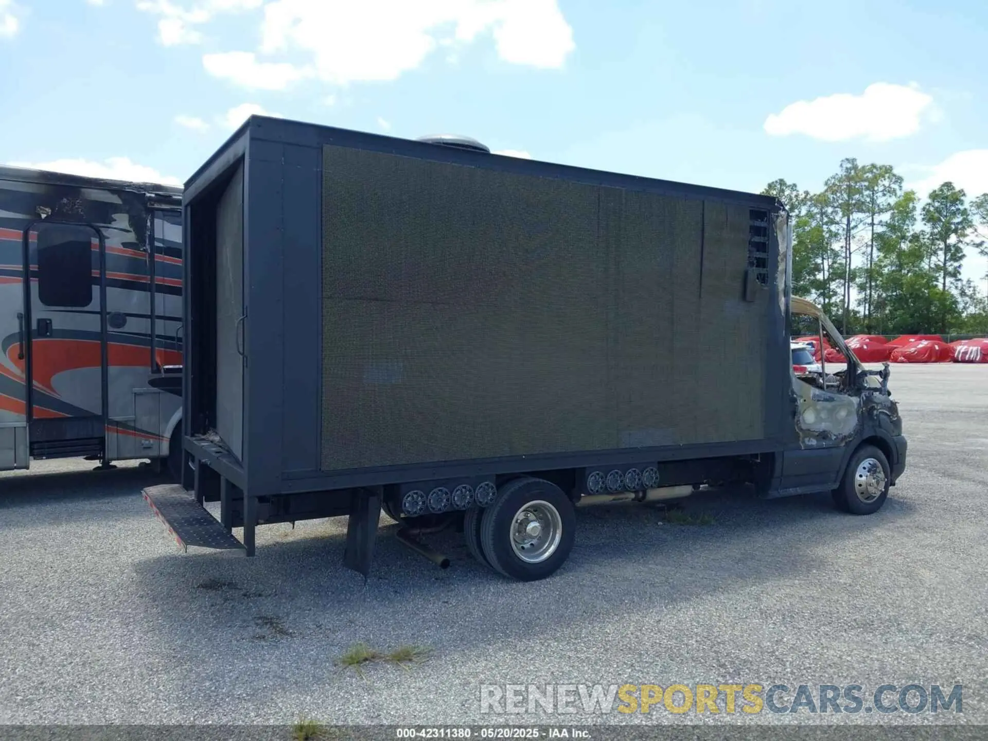 3 Photograph of a damaged car 1FDRU6PG9MKA66893 FORD TRANSIT-350 CUTAWAY 2021