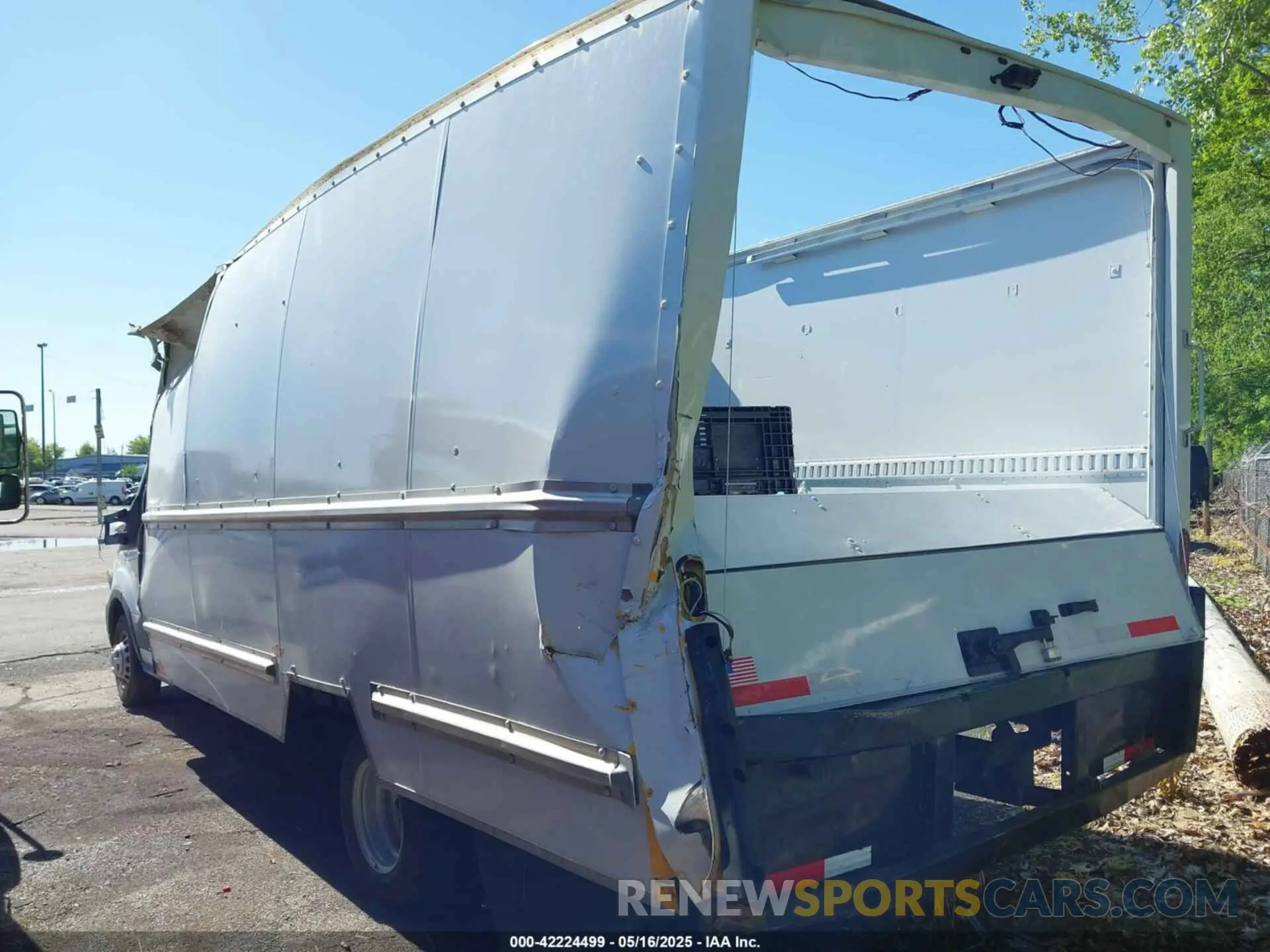 3 Photograph of a damaged car 1FDSF6P85RKB79591 FORD TRANSIT-350 CUTAWAY 2024