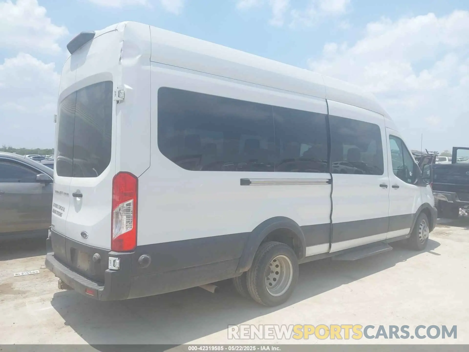 4 Photograph of a damaged car 1FBVU4XG4LKA13528 FORD TRANSIT-350 PASSENGER VAN 2020
