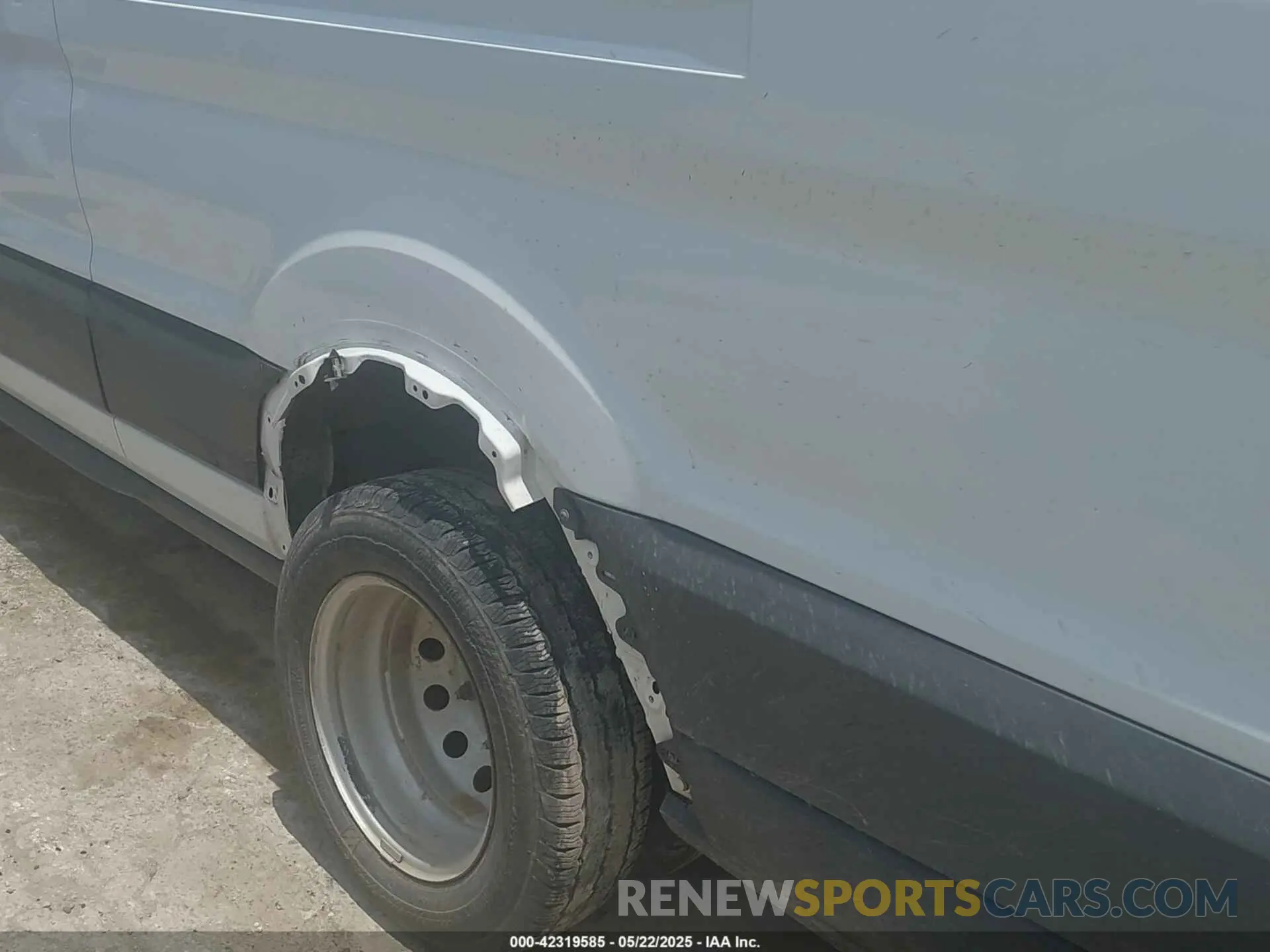 6 Photograph of a damaged car 1FBVU4XG4LKA13528 FORD TRANSIT-350 PASSENGER VAN 2020