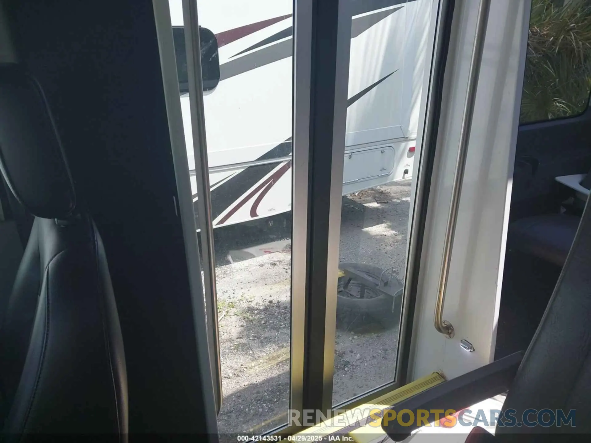14 Photograph of a damaged car 1FDVU4X8XLKB61876 FORD TRANSIT-350 PASSENGER VAN 2020