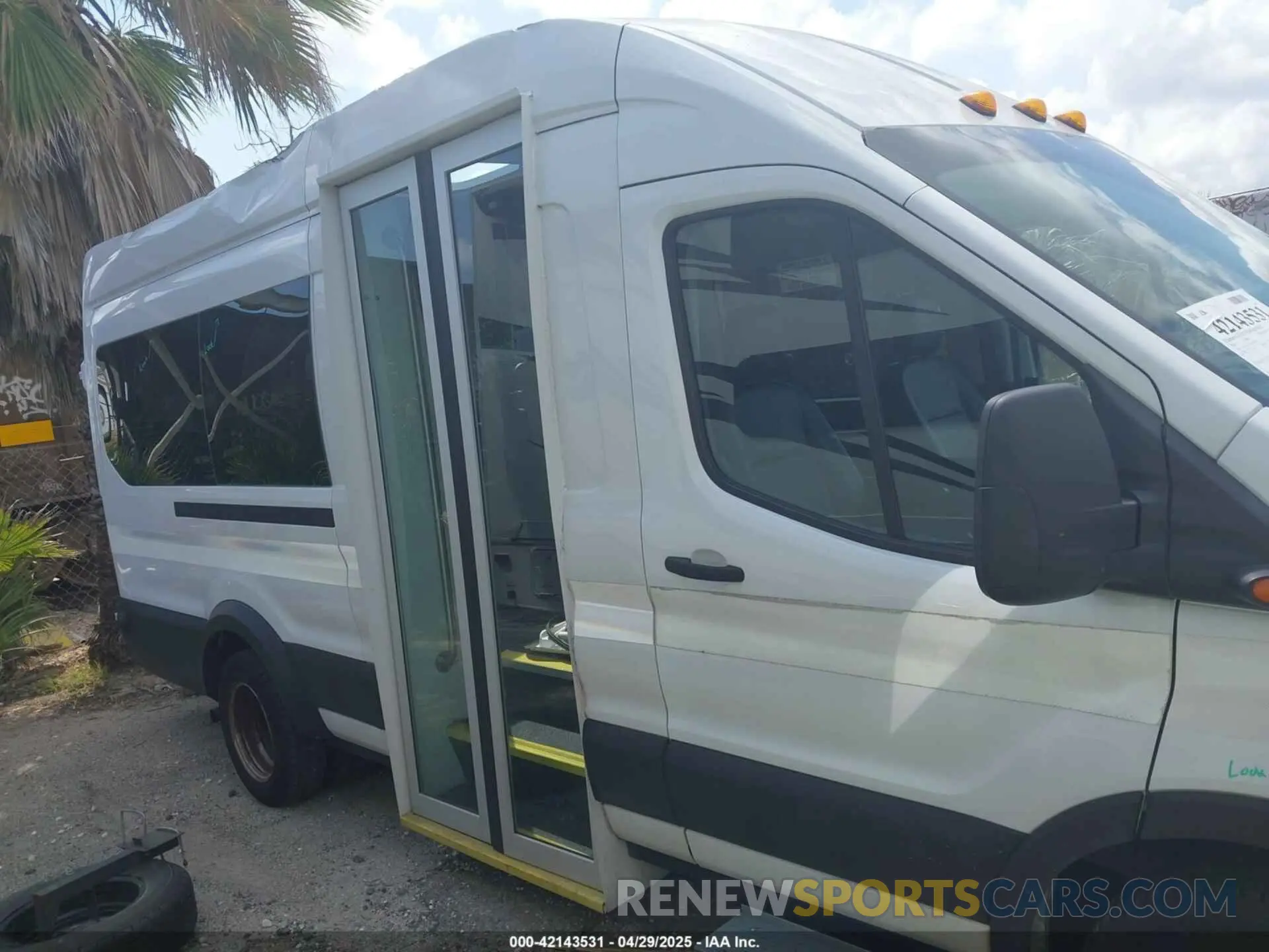 16 Photograph of a damaged car 1FDVU4X8XLKB61876 FORD TRANSIT-350 PASSENGER VAN 2020