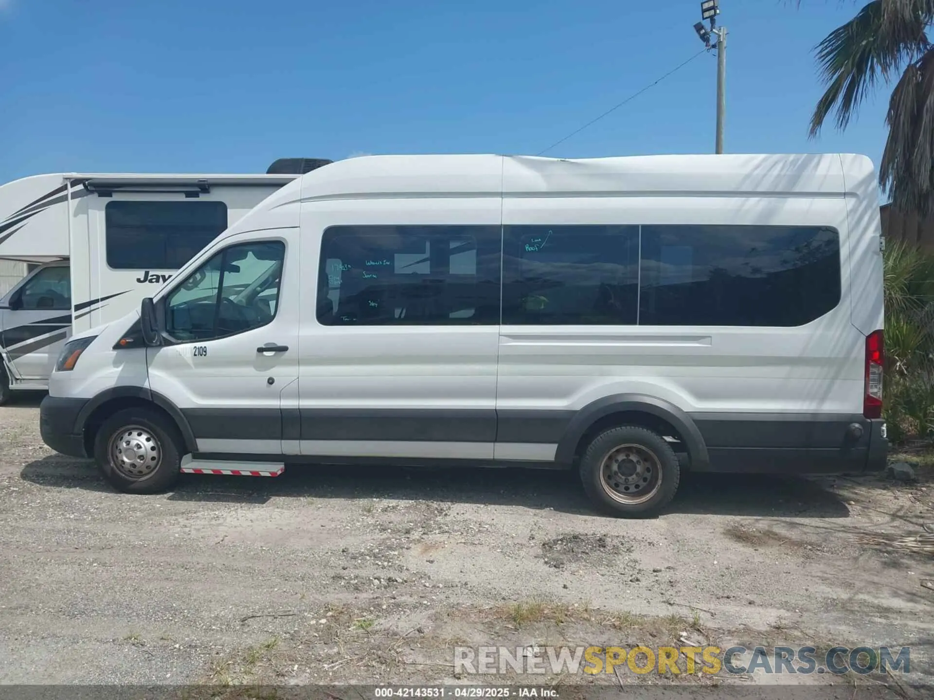17 Photograph of a damaged car 1FDVU4X8XLKB61876 FORD TRANSIT-350 PASSENGER VAN 2020