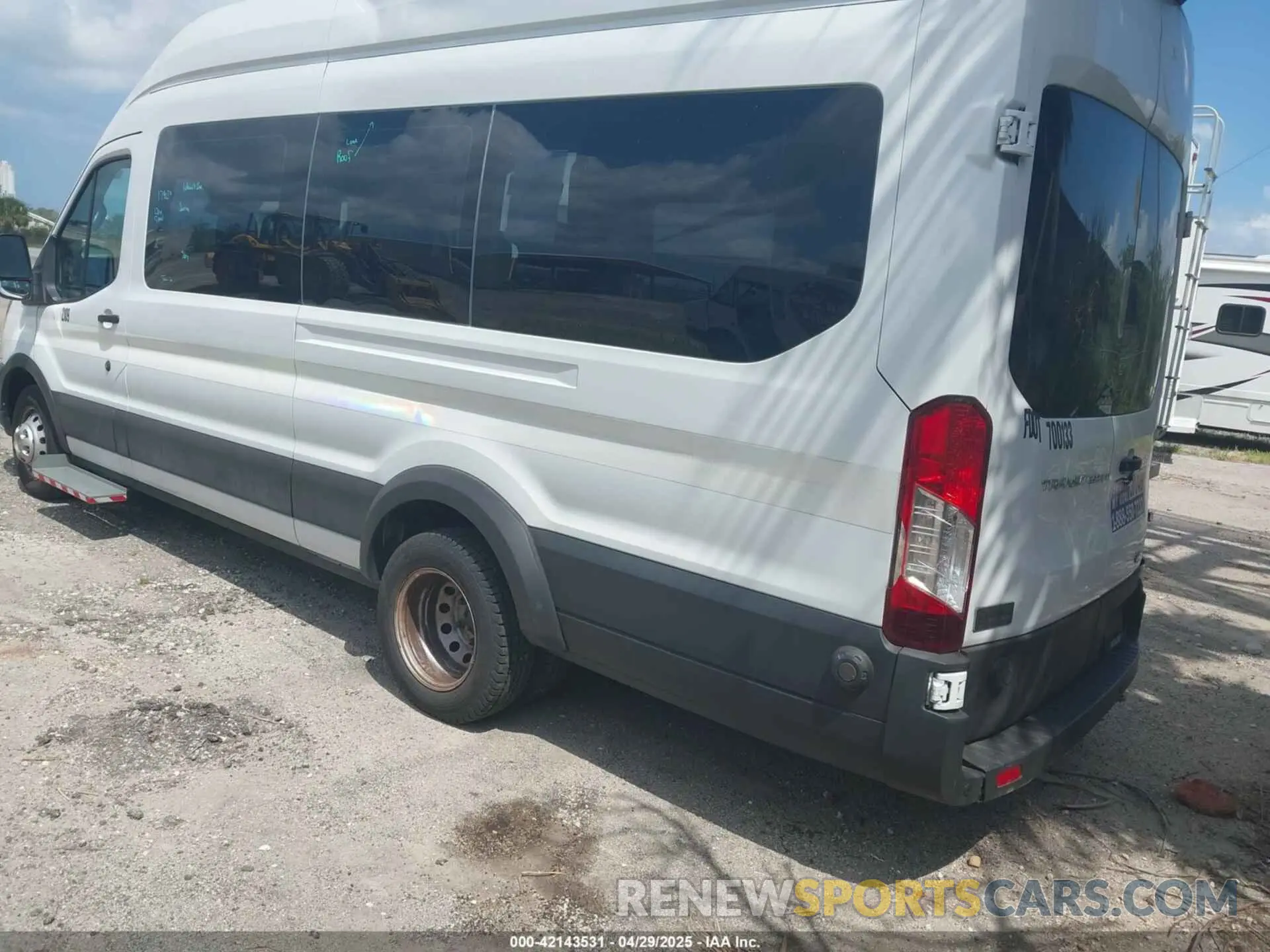 3 Photograph of a damaged car 1FDVU4X8XLKB61876 FORD TRANSIT-350 PASSENGER VAN 2020