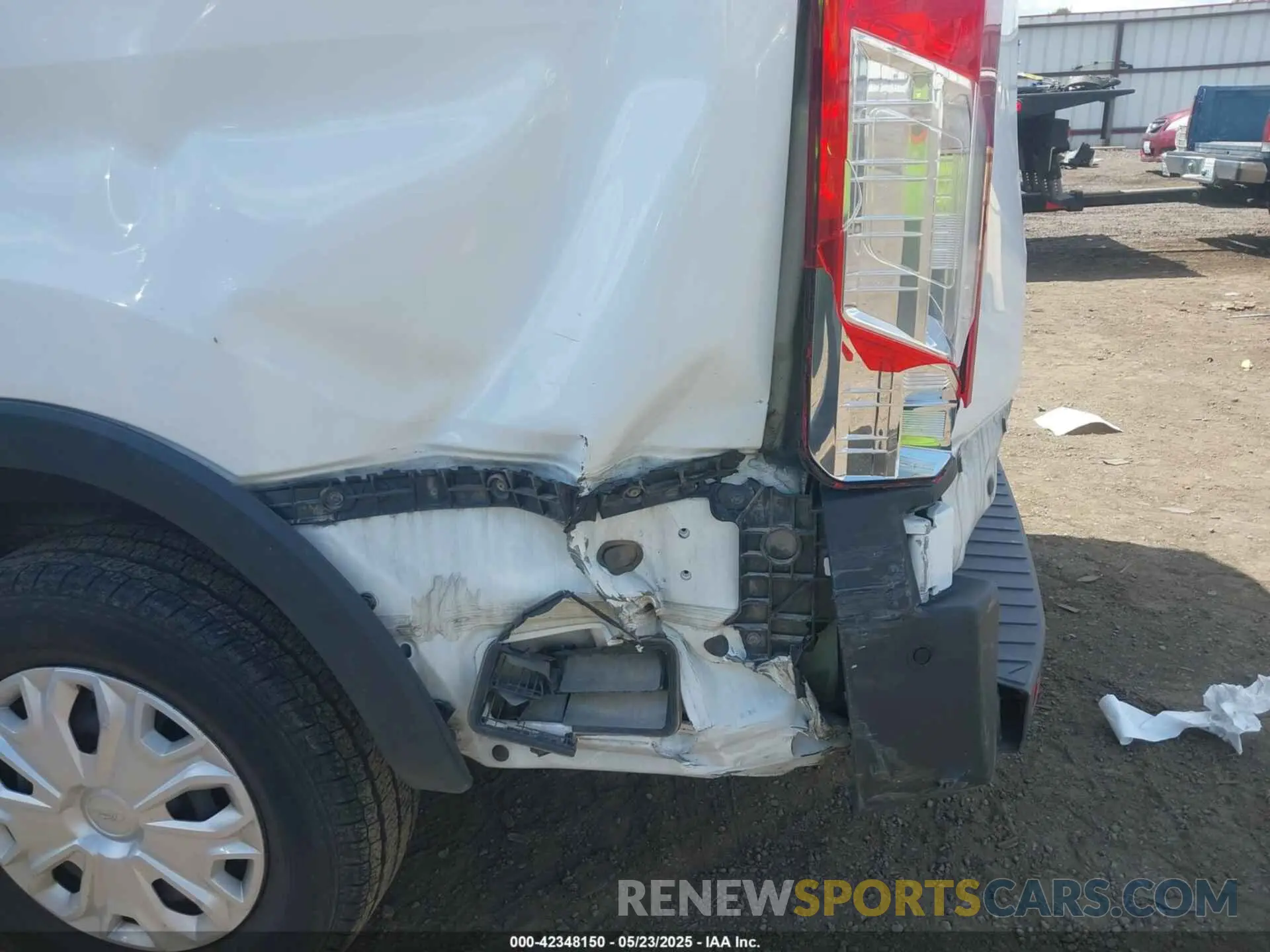 17 Photograph of a damaged car 1FBAX2Y87MKA31170 FORD TRANSIT-350 PASSENGER VAN 2021