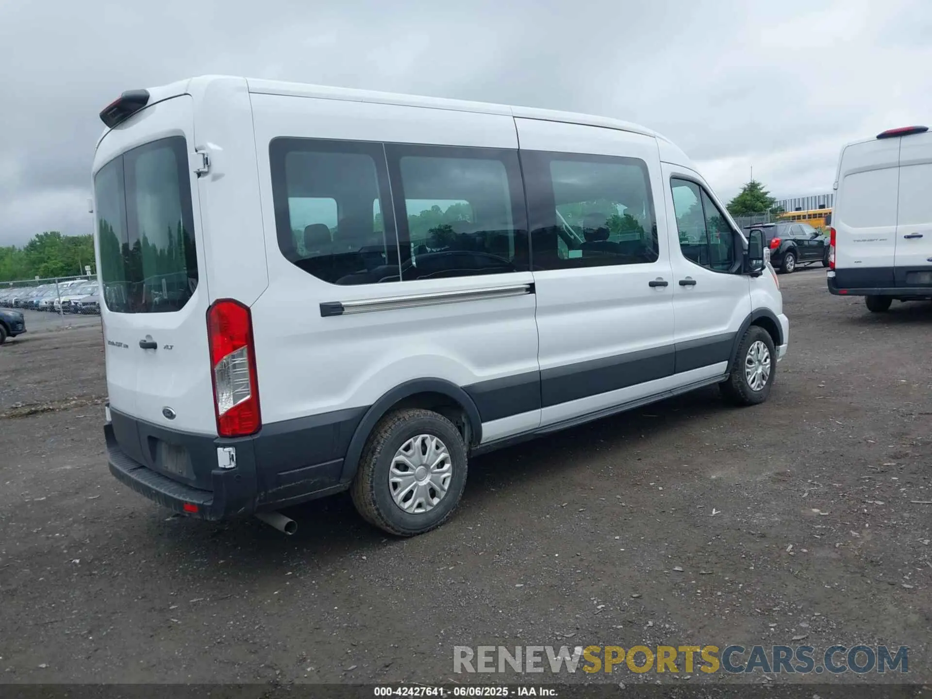4 Photograph of a damaged car 1FBAX2C86NKA79221 FORD TRANSIT-350 PASSENGER VAN 2022