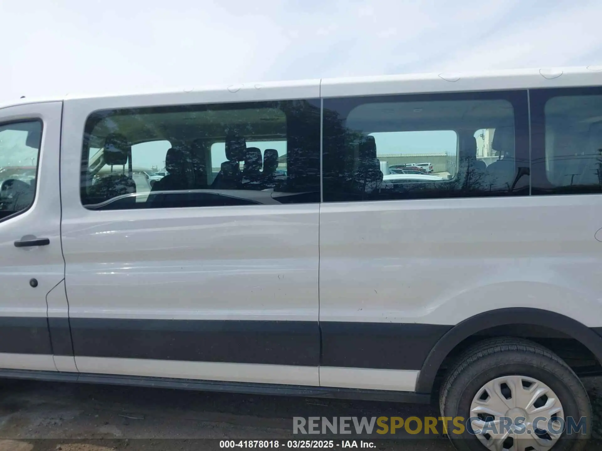 14 Photograph of a damaged car 1FBAX2Y81NKA44210 FORD TRANSIT-350 PASSENGER VAN 2022
