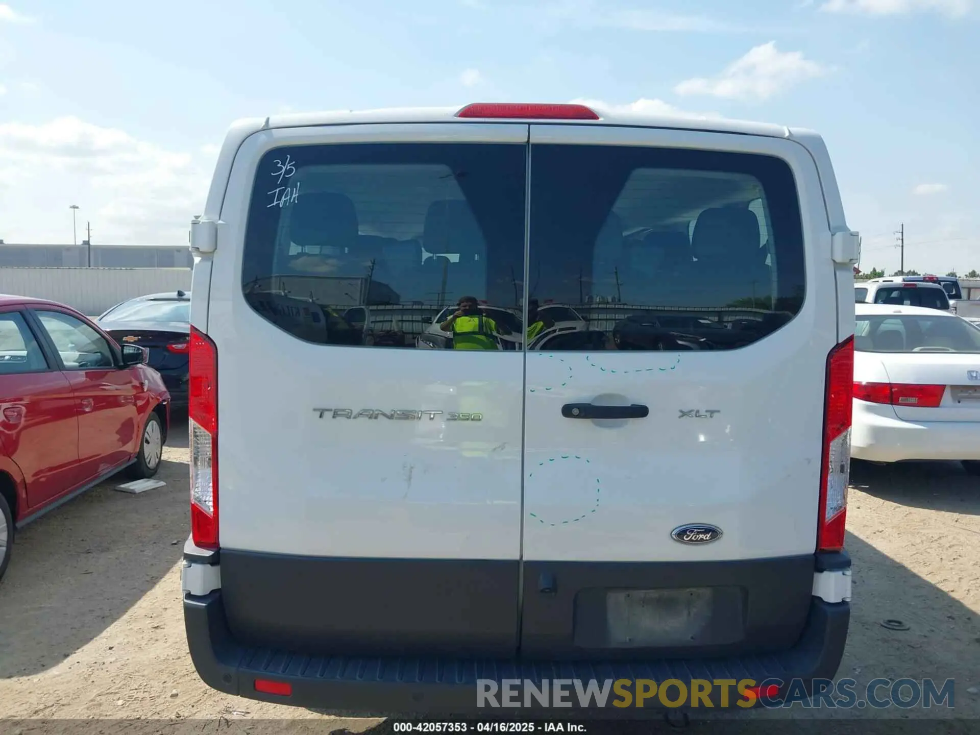 16 Photograph of a damaged car 1FBAX2Y82NKA44247 FORD TRANSIT-350 PASSENGER VAN 2022