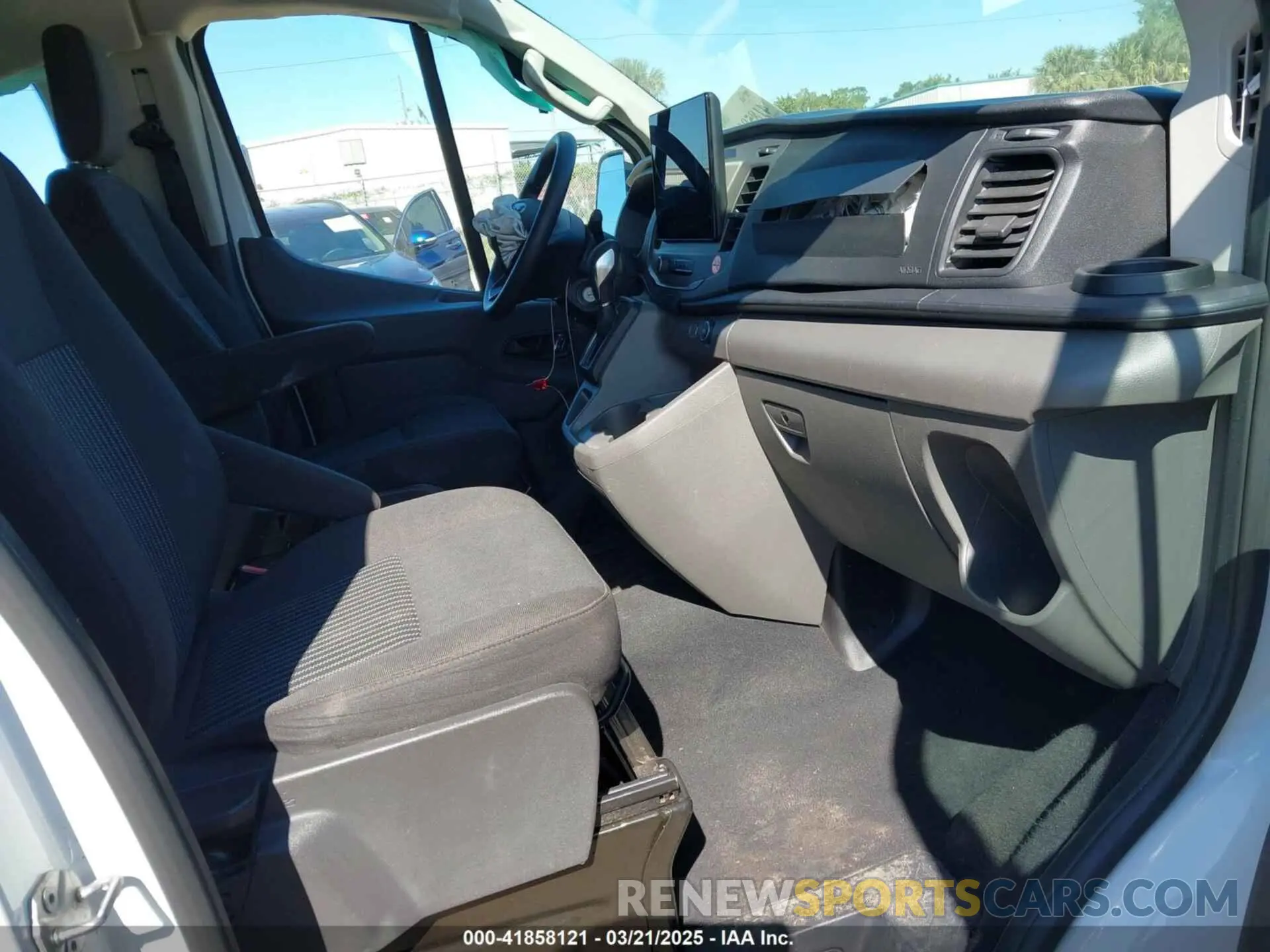 5 Photograph of a damaged car 1FBAX2Y86NKA83763 FORD TRANSIT-350 PASSENGER VAN 2022