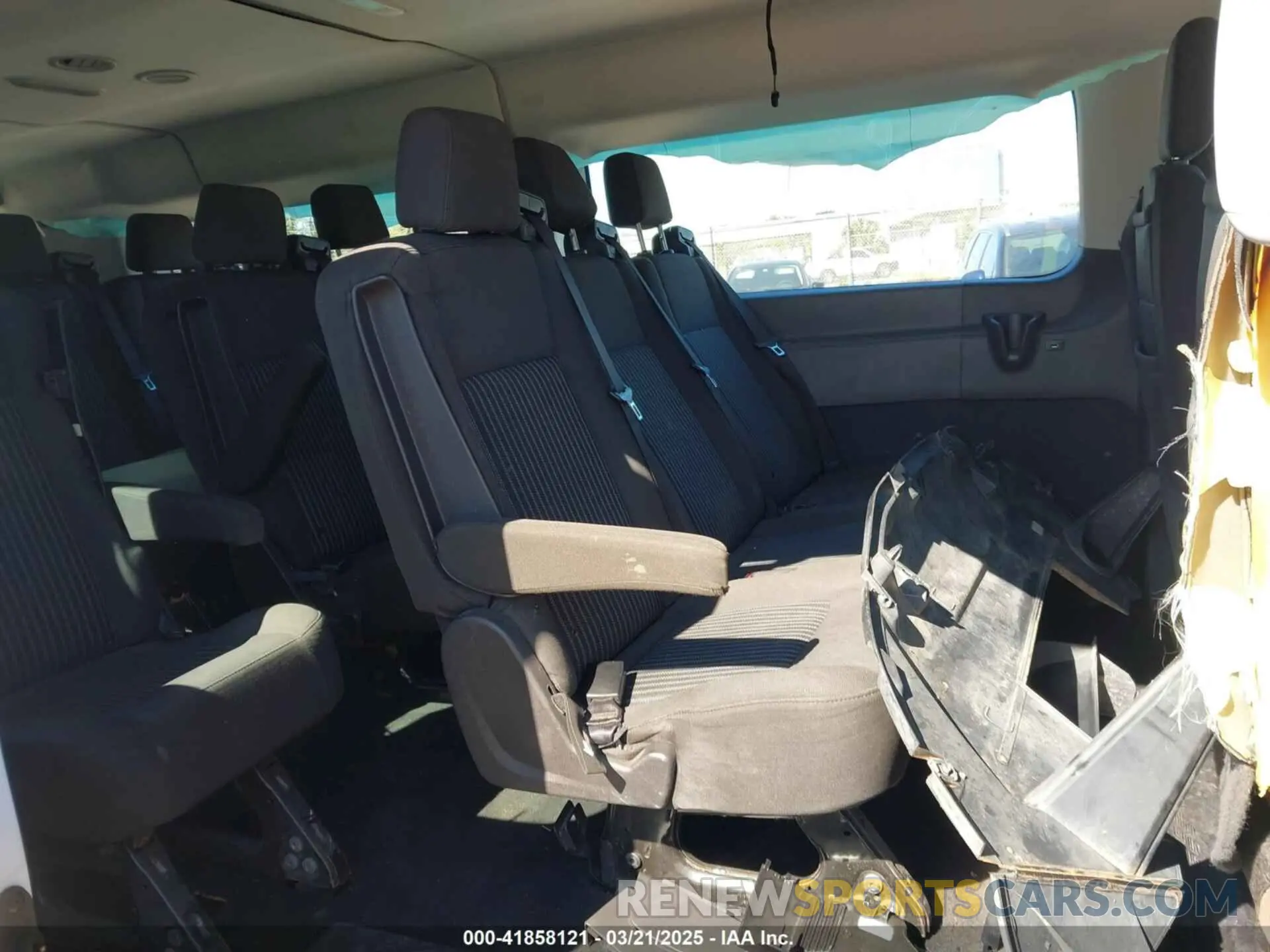 8 Photograph of a damaged car 1FBAX2Y86NKA83763 FORD TRANSIT-350 PASSENGER VAN 2022