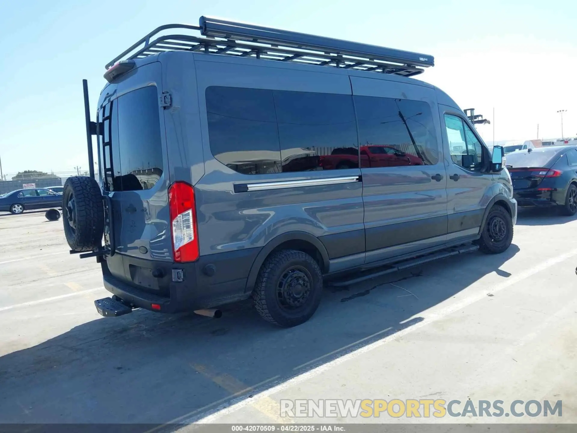 4 Photograph of a damaged car 1FBAX9CG0NKA12310 FORD TRANSIT-350 PASSENGER VAN 2022