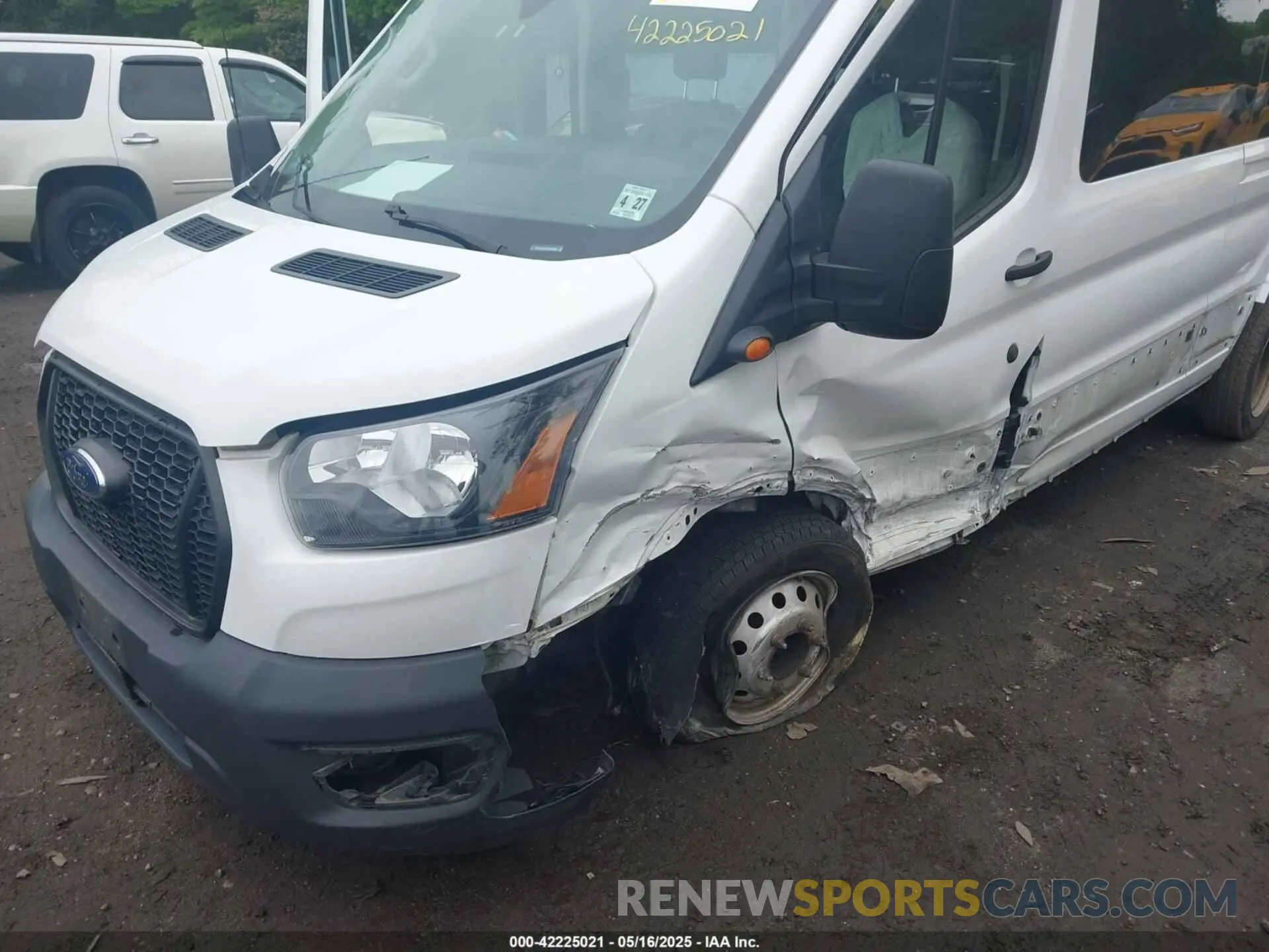 11 Photograph of a damaged car 1FBVU4X85NKA26638 FORD TRANSIT-350 PASSENGER VAN 2022
