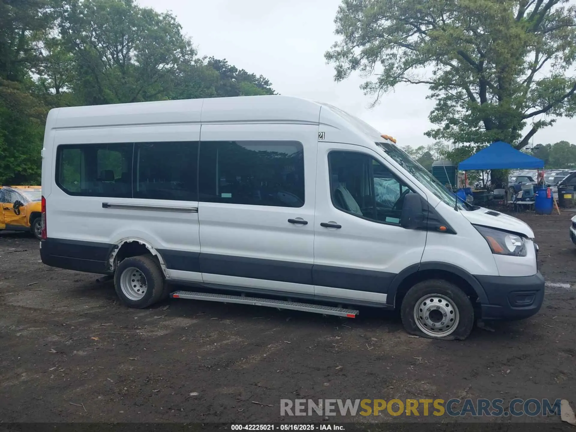 13 Photograph of a damaged car 1FBVU4X85NKA26638 FORD TRANSIT-350 PASSENGER VAN 2022