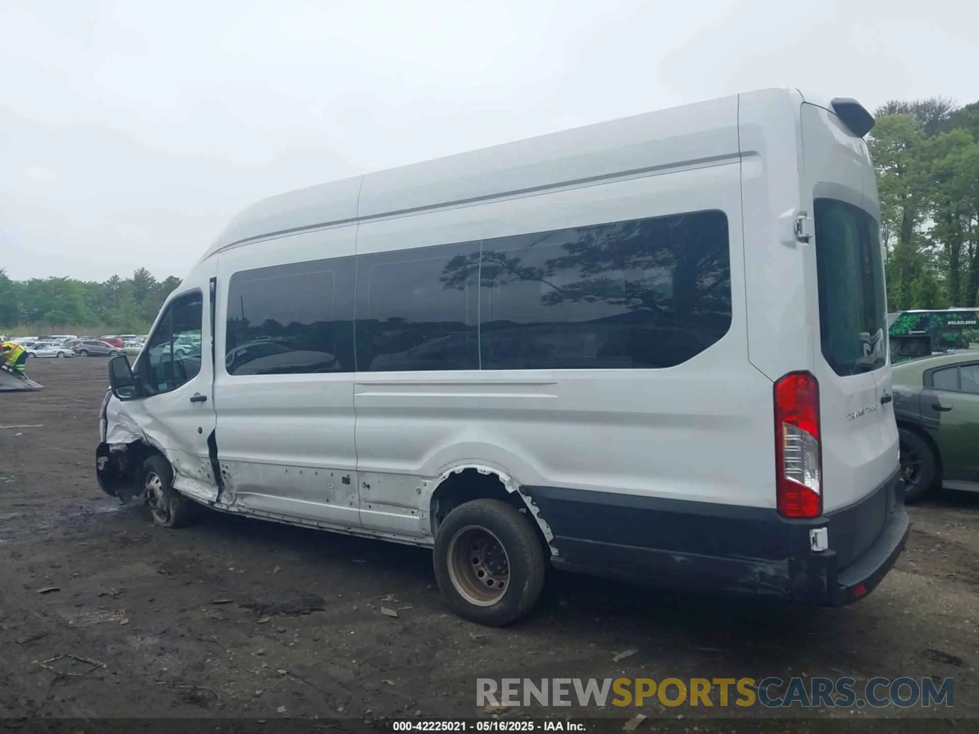 14 Photograph of a damaged car 1FBVU4X85NKA26638 FORD TRANSIT-350 PASSENGER VAN 2022