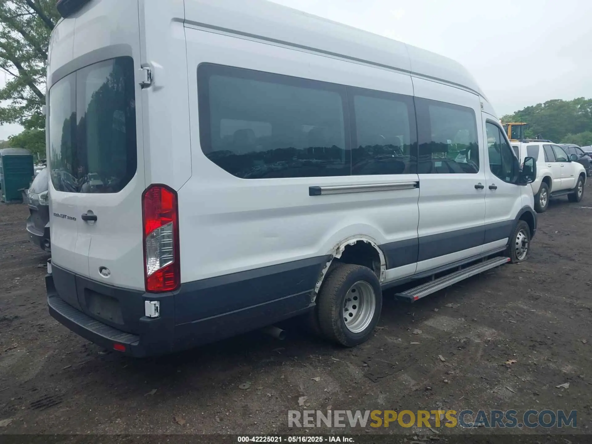 4 Photograph of a damaged car 1FBVU4X85NKA26638 FORD TRANSIT-350 PASSENGER VAN 2022