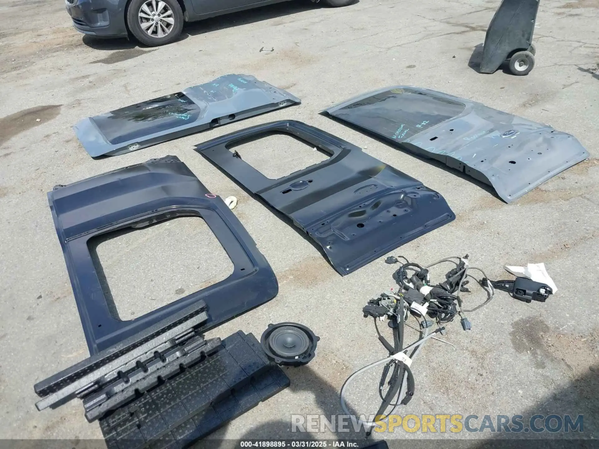 21 Photograph of a damaged car 1FBAX2C82PKB58582 FORD TRANSIT-350 PASSENGER VAN 2023