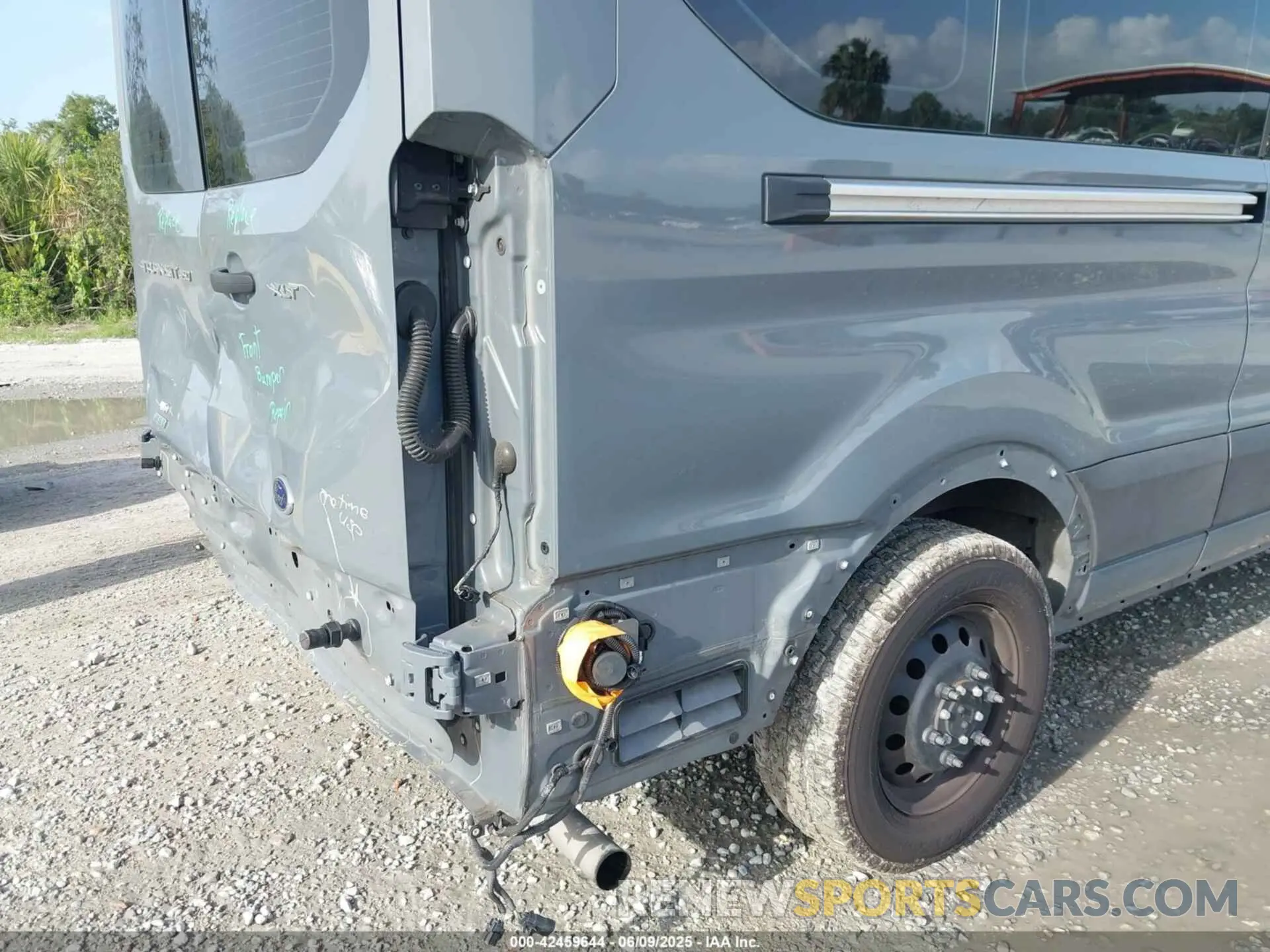 22 Photograph of a damaged car 1FBAX9CGXPKB95475 FORD TRANSIT-350 PASSENGER VAN 2023