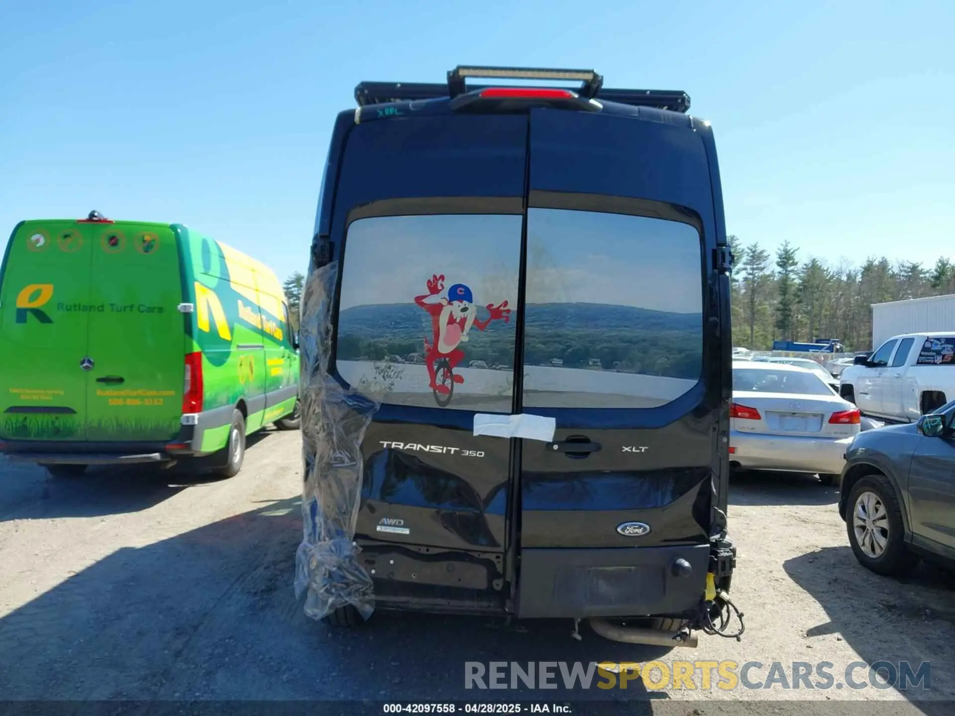 17 Photograph of a damaged car 1FBAX9XG7PKA21972 FORD TRANSIT-350 PASSENGER VAN 2023
