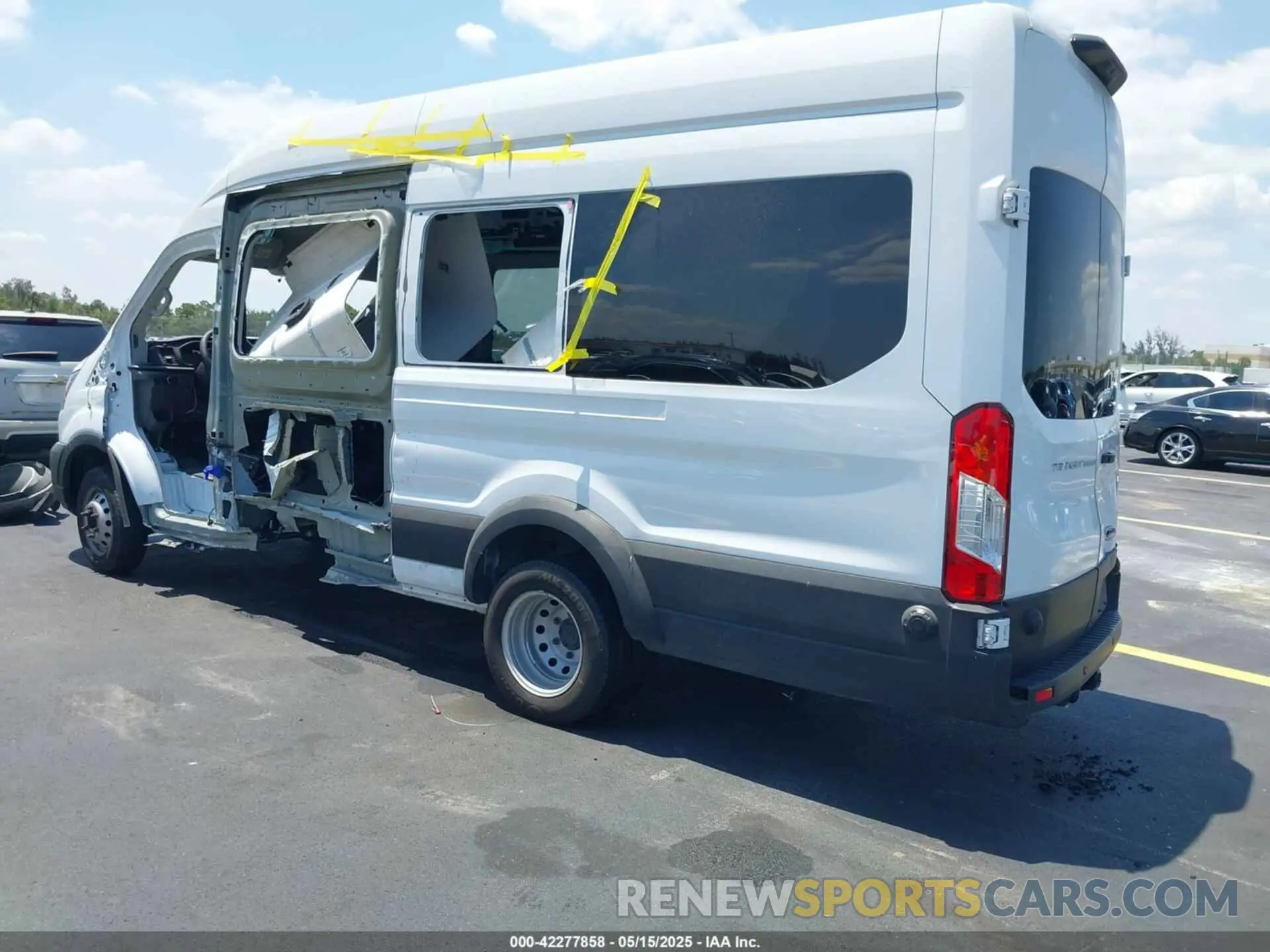 3 Photograph of a damaged car 1FBVU4X83PKB84849 FORD TRANSIT-350 PASSENGER VAN 2023