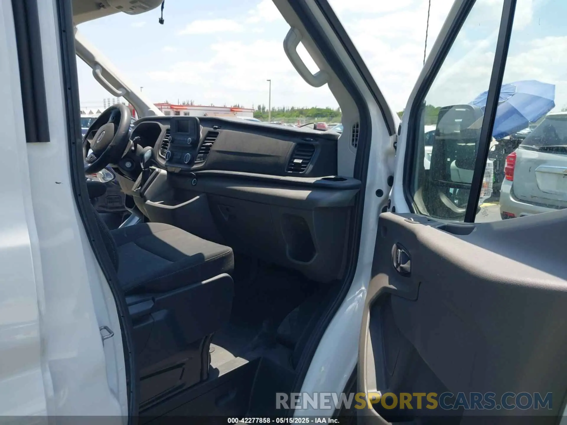 5 Photograph of a damaged car 1FBVU4X83PKB84849 FORD TRANSIT-350 PASSENGER VAN 2023