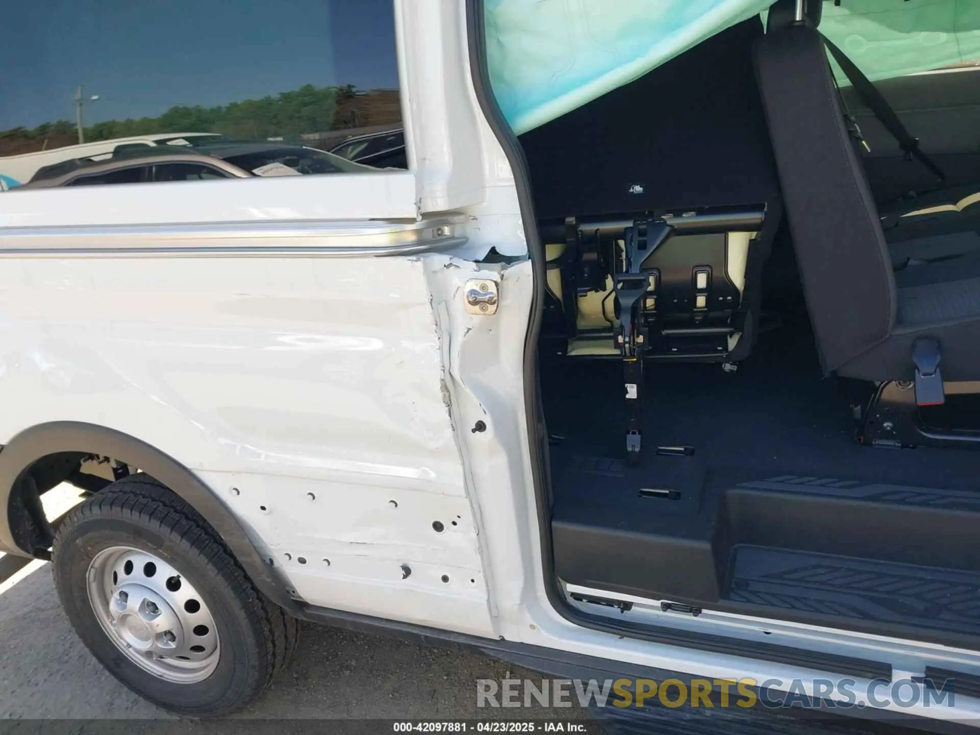 18 Photograph of a damaged car 1FBAX9Y82RKB84992 FORD TRANSIT-350 PASSENGER VAN 2024