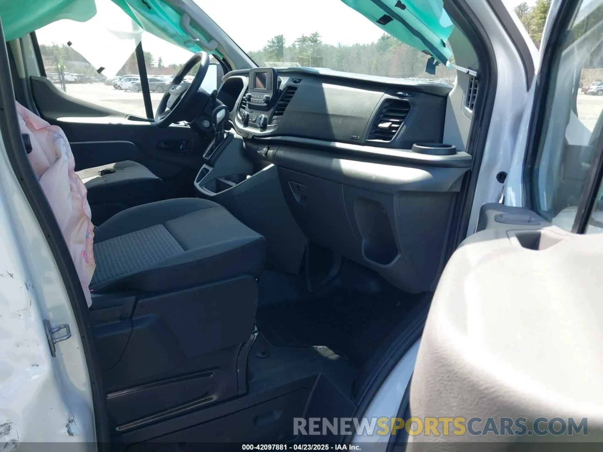 5 Photograph of a damaged car 1FBAX9Y82RKB84992 FORD TRANSIT-350 PASSENGER VAN 2024