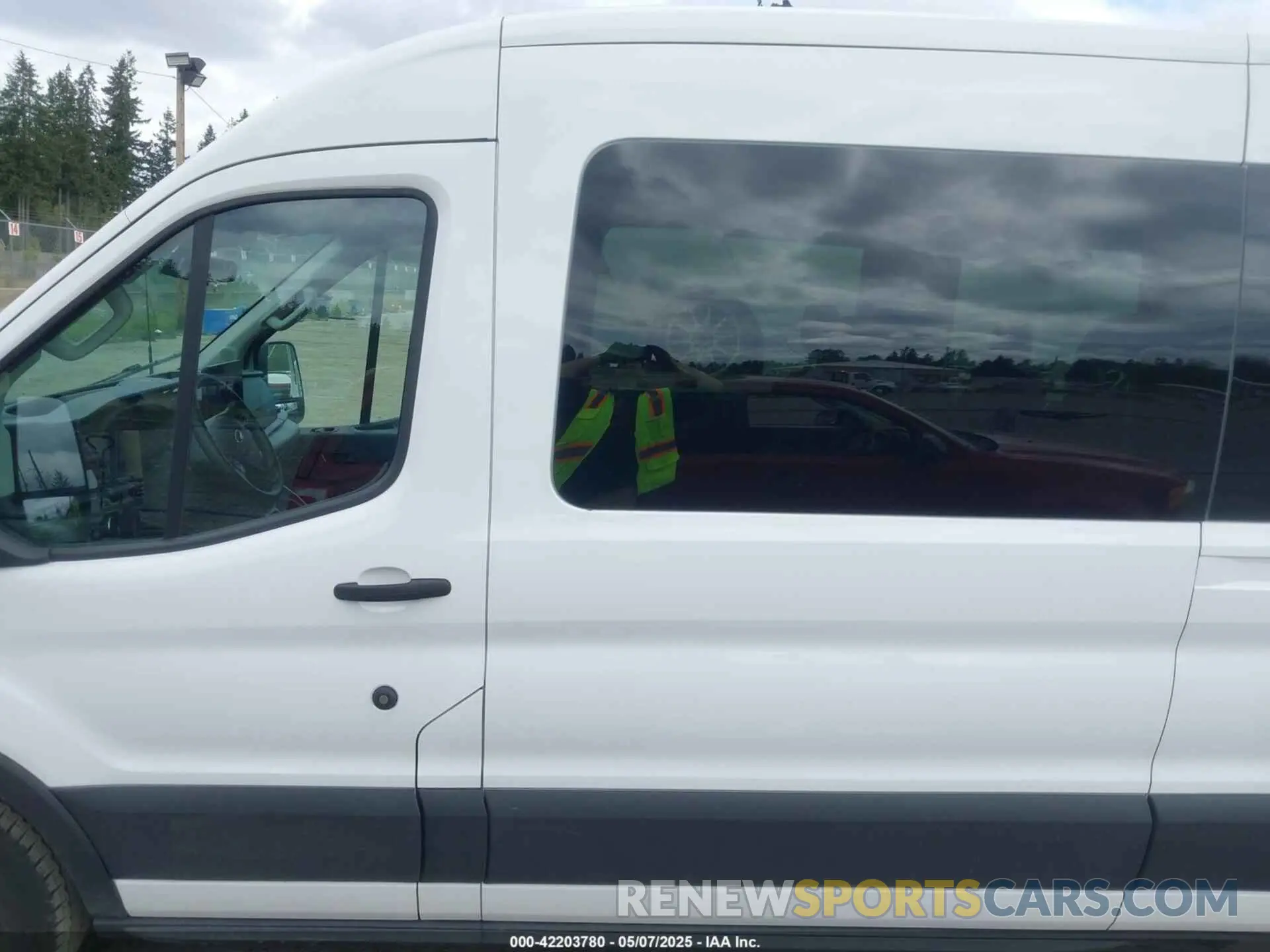 14 Photograph of a damaged car 1FBAX2C87SKA21405 FORD TRANSIT-350 PASSENGER VAN 2025